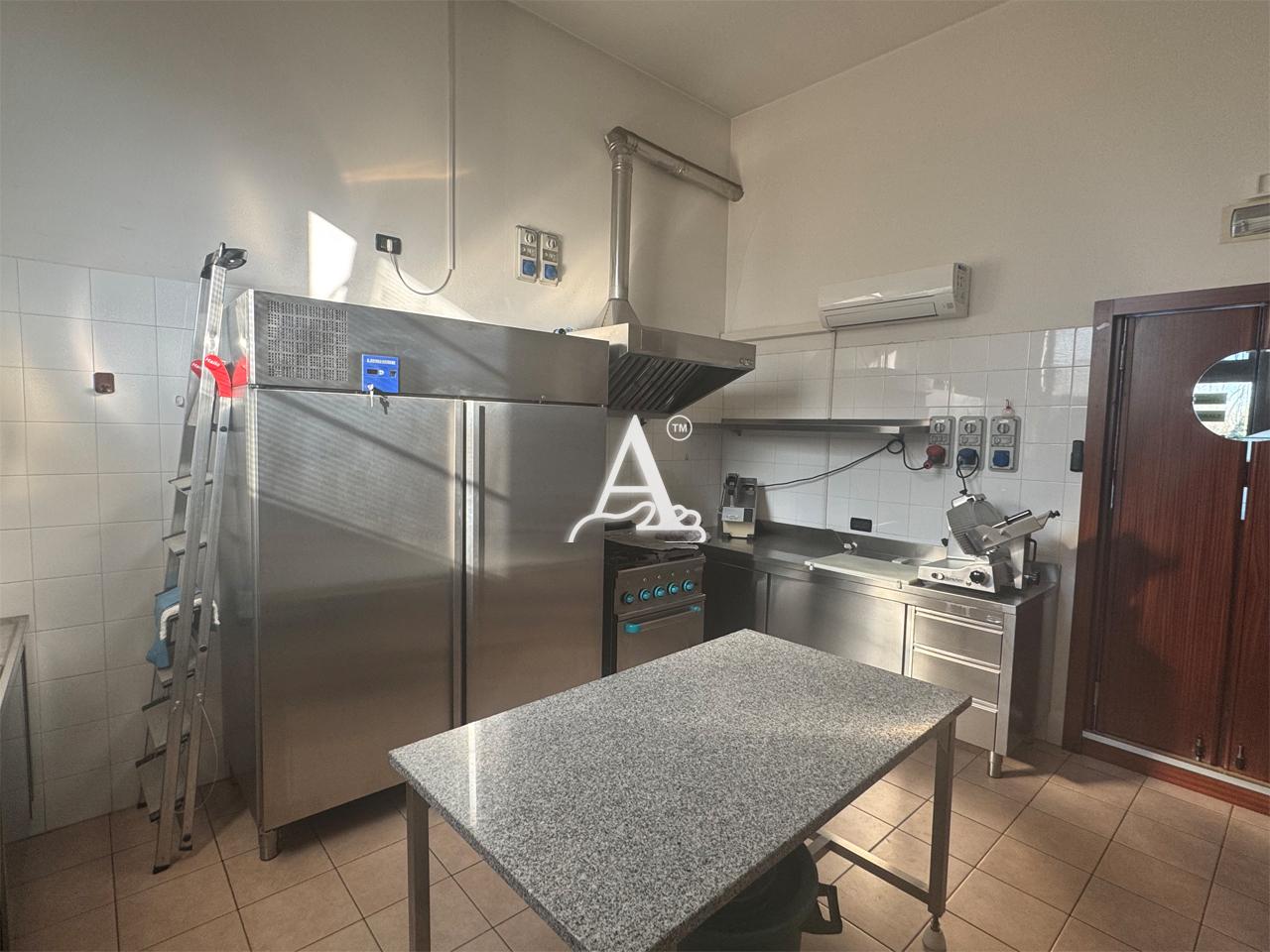 Locale commerciale in vendita a Vigasio