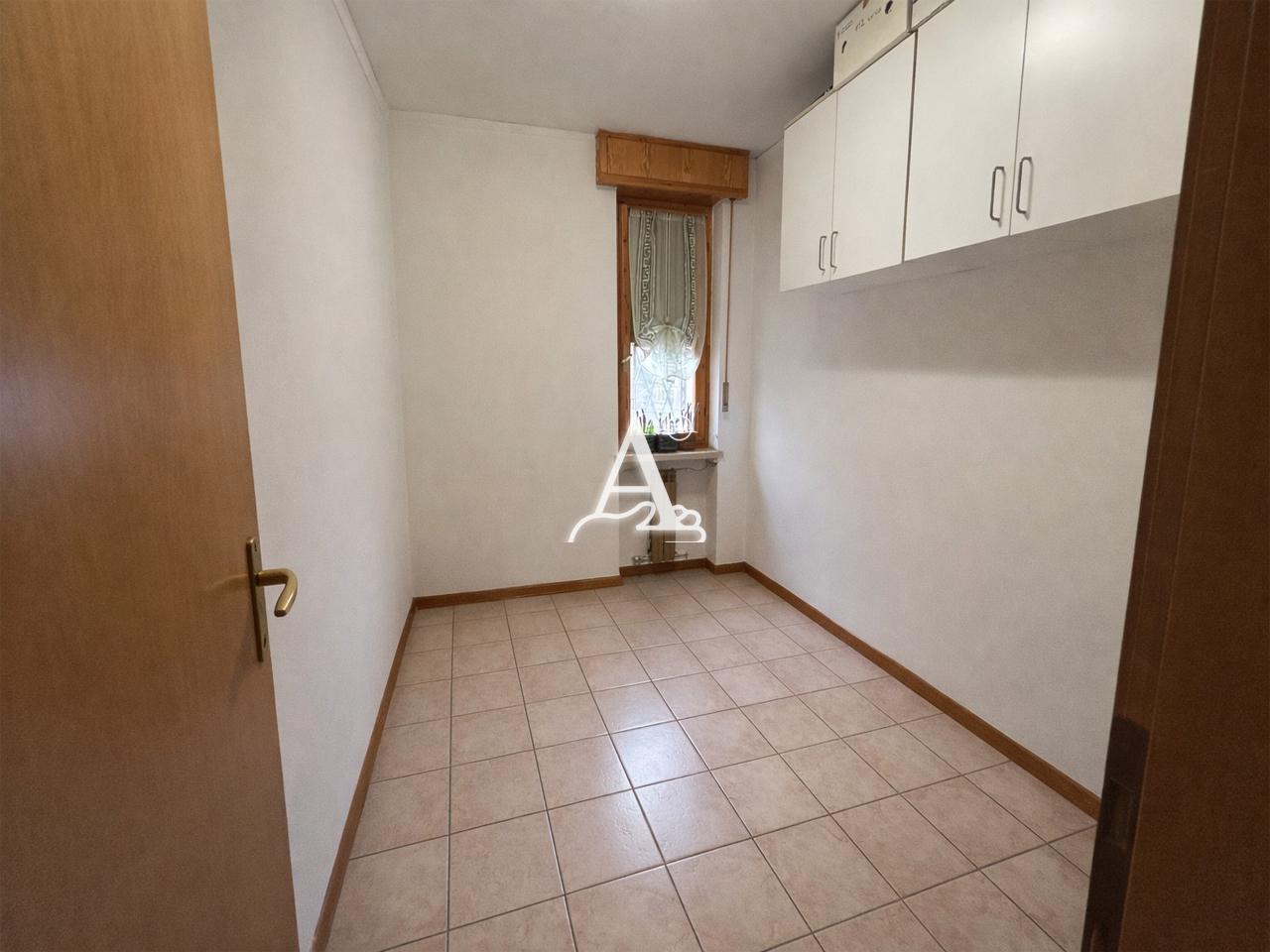 Locale commerciale in vendita a Colognola ai Colli