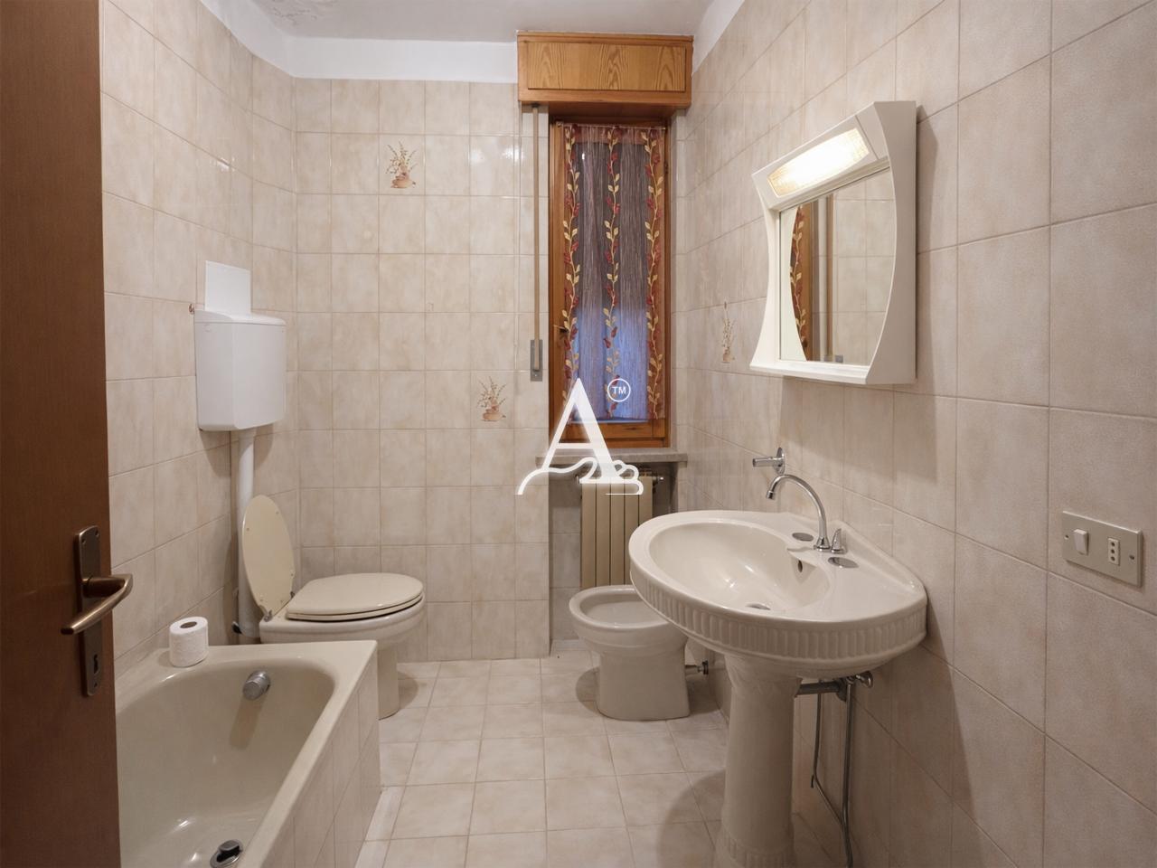 Locale commerciale in vendita a Colognola ai Colli