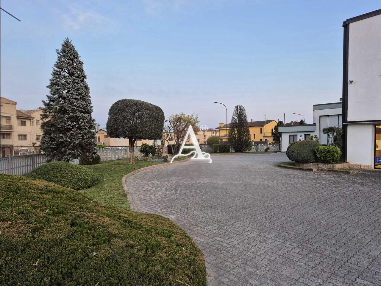Locale commerciale in vendita a Cerea