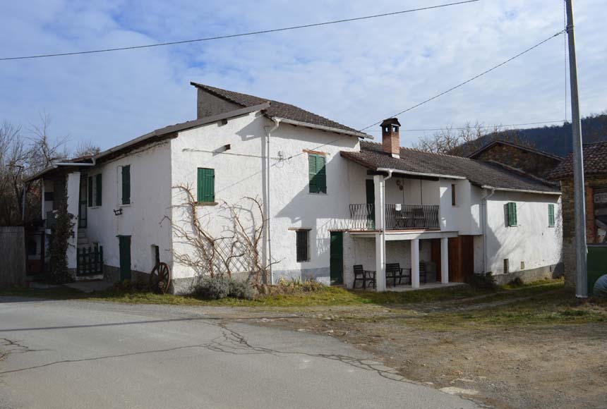 Casa indipendente con terrazzo a Spigno Monferrato