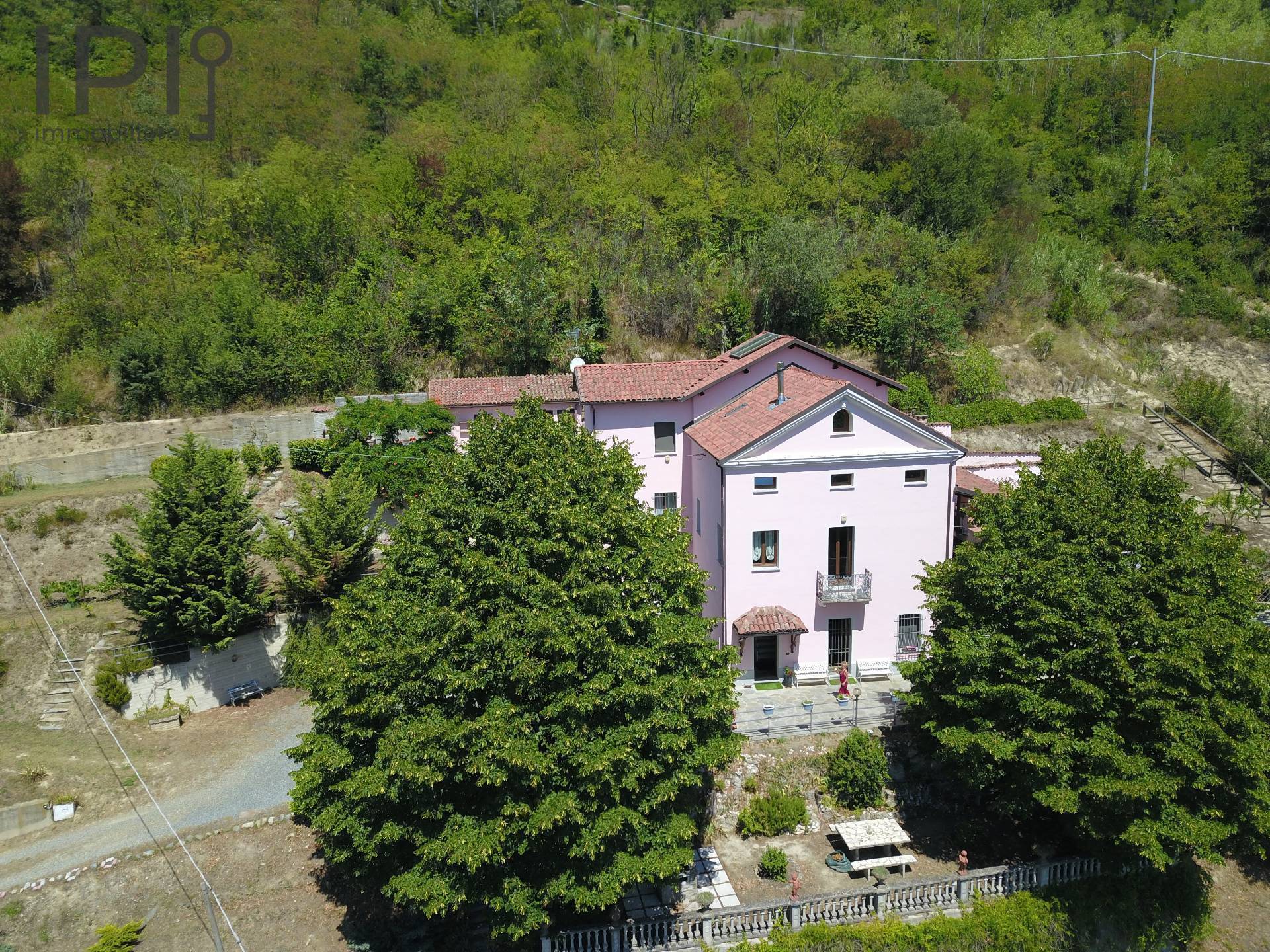 Villa con terrazzo a Acqui Terme