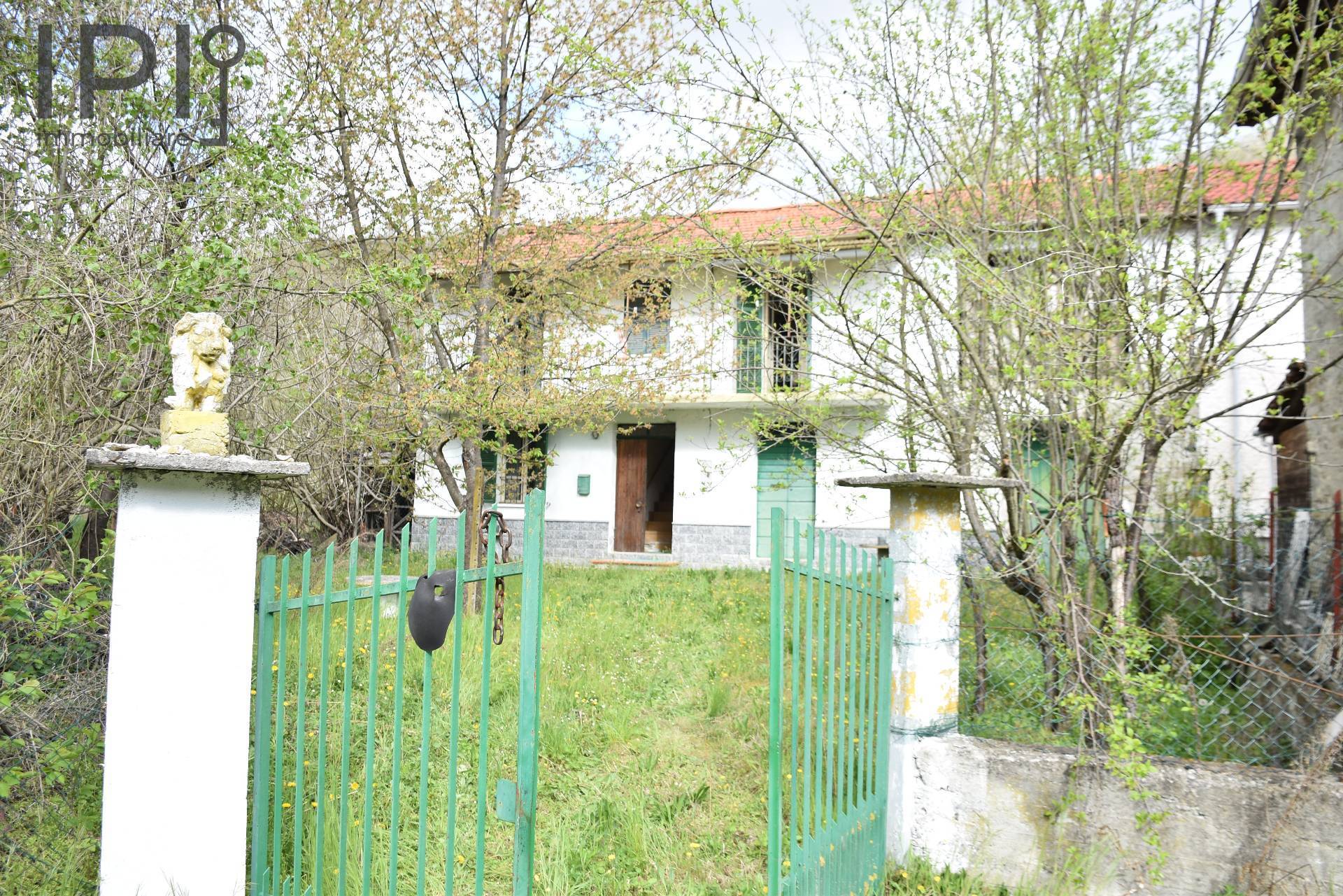 Casa indipendente con terrazzo a Spigno Monferrato