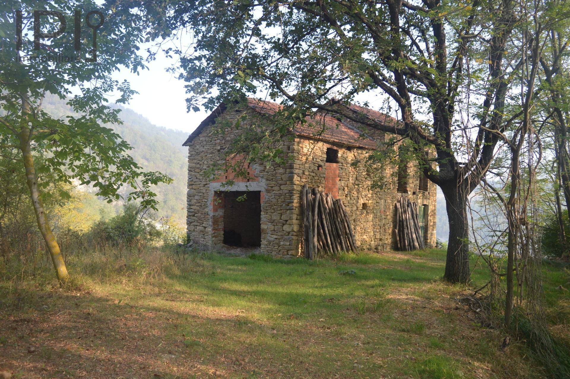 Rustico da ristrutturare a Montechiaro d'Acqui