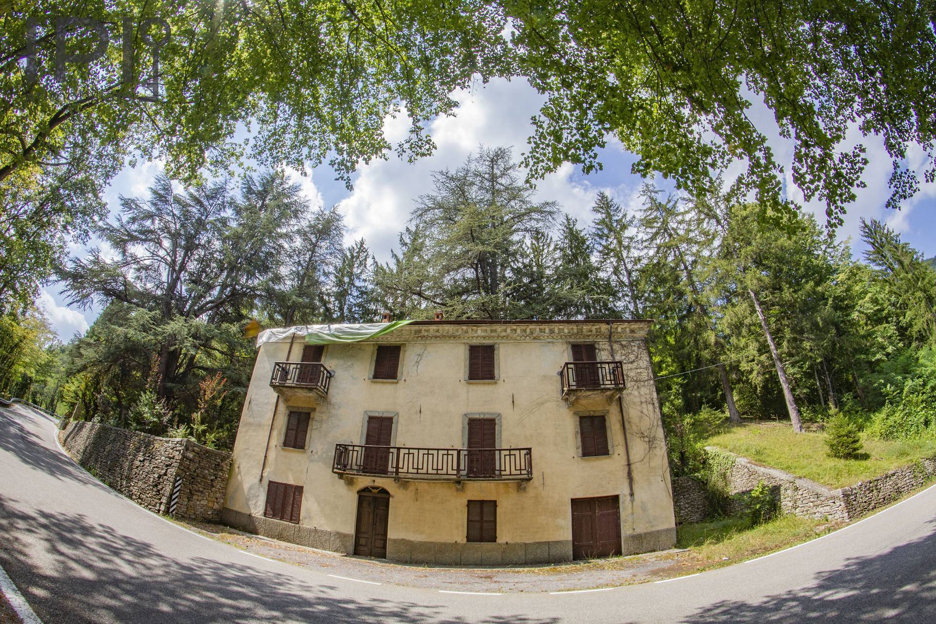 Villa da ristrutturare a Castelletto Uzzone