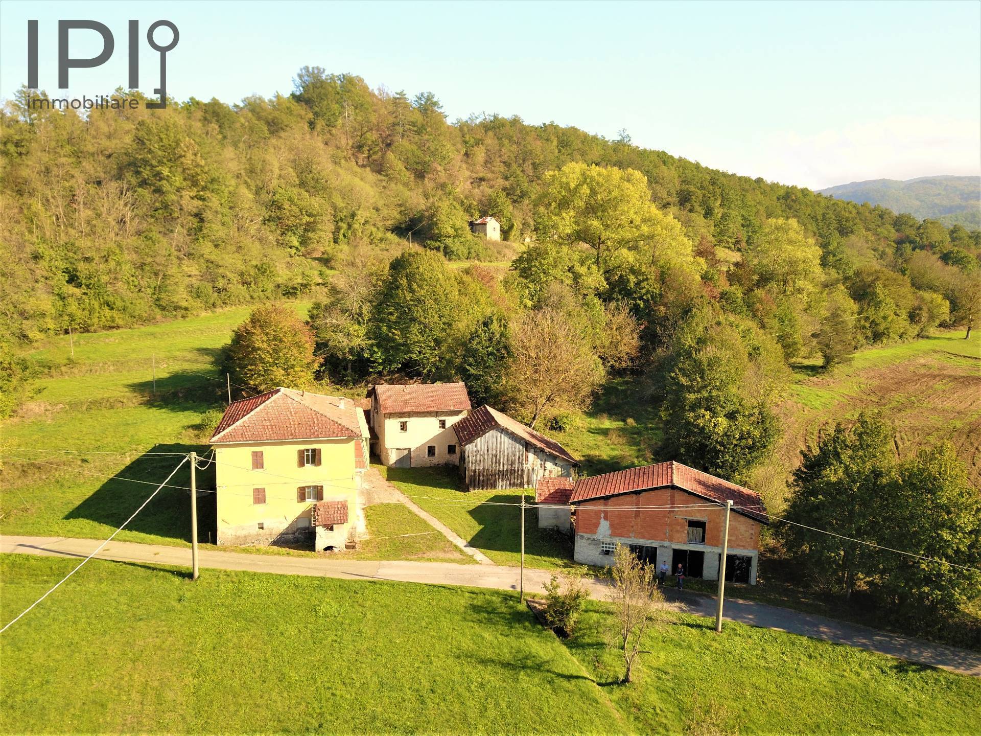 Casa indipendente con box doppio a Giusvalla