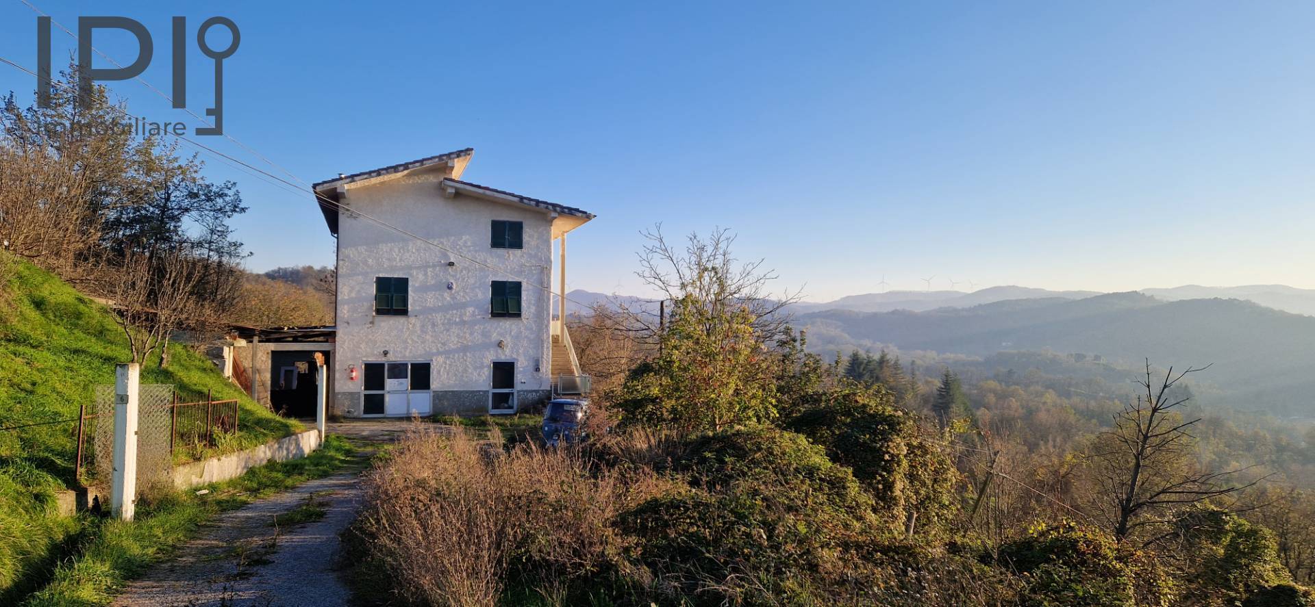 Casa indipendente con box a Giusvalla