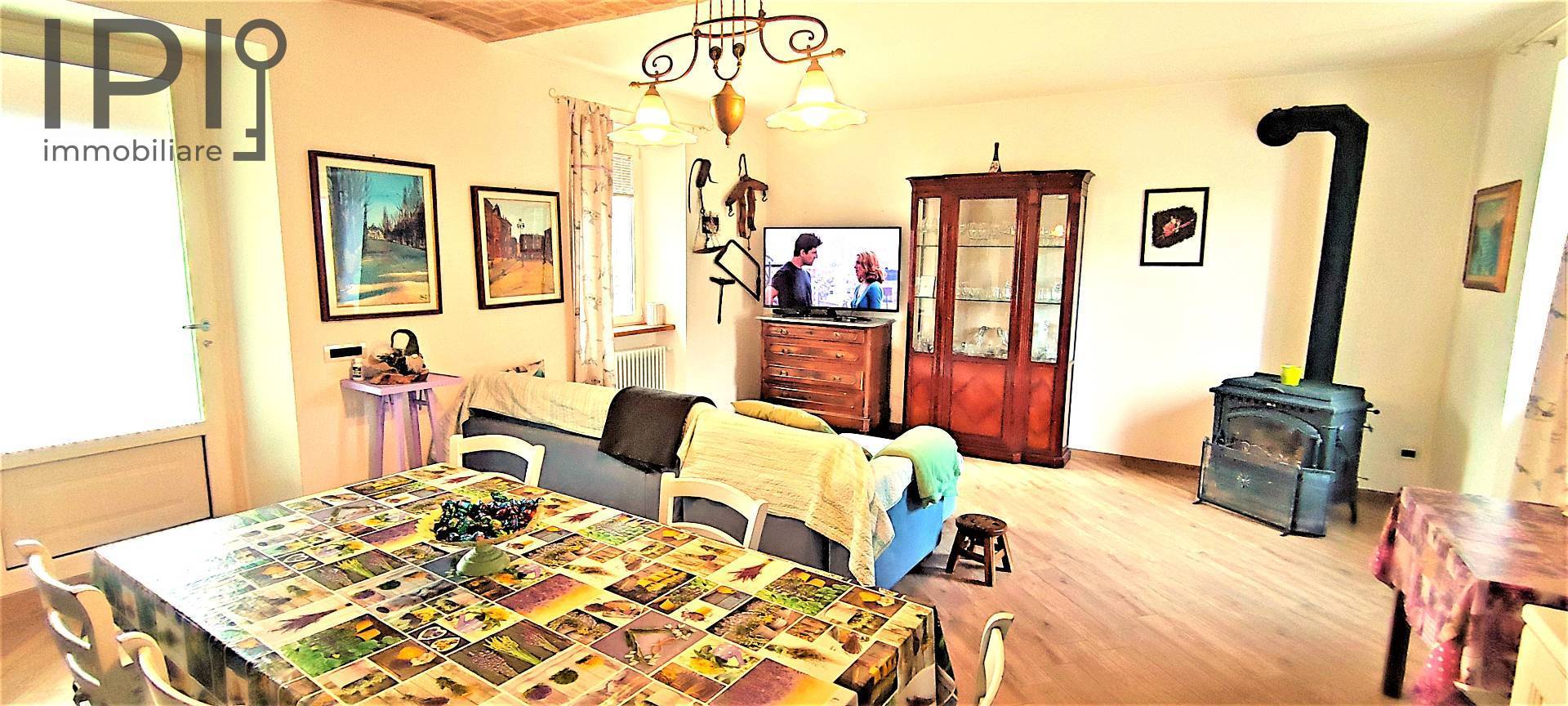 Casa Rustica in vendita a Denice, Piani Superiori