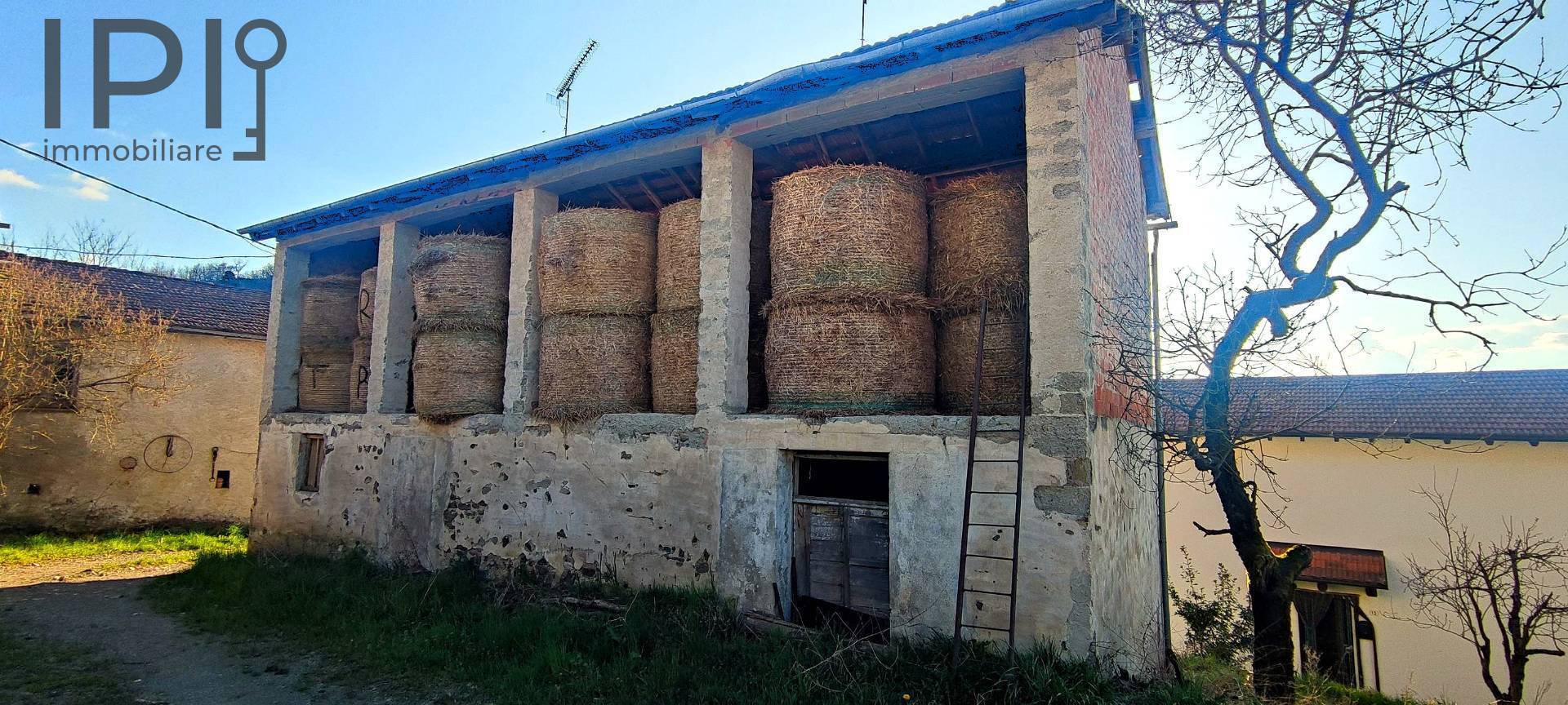 Cascinale / Podere in vendita a Pareto