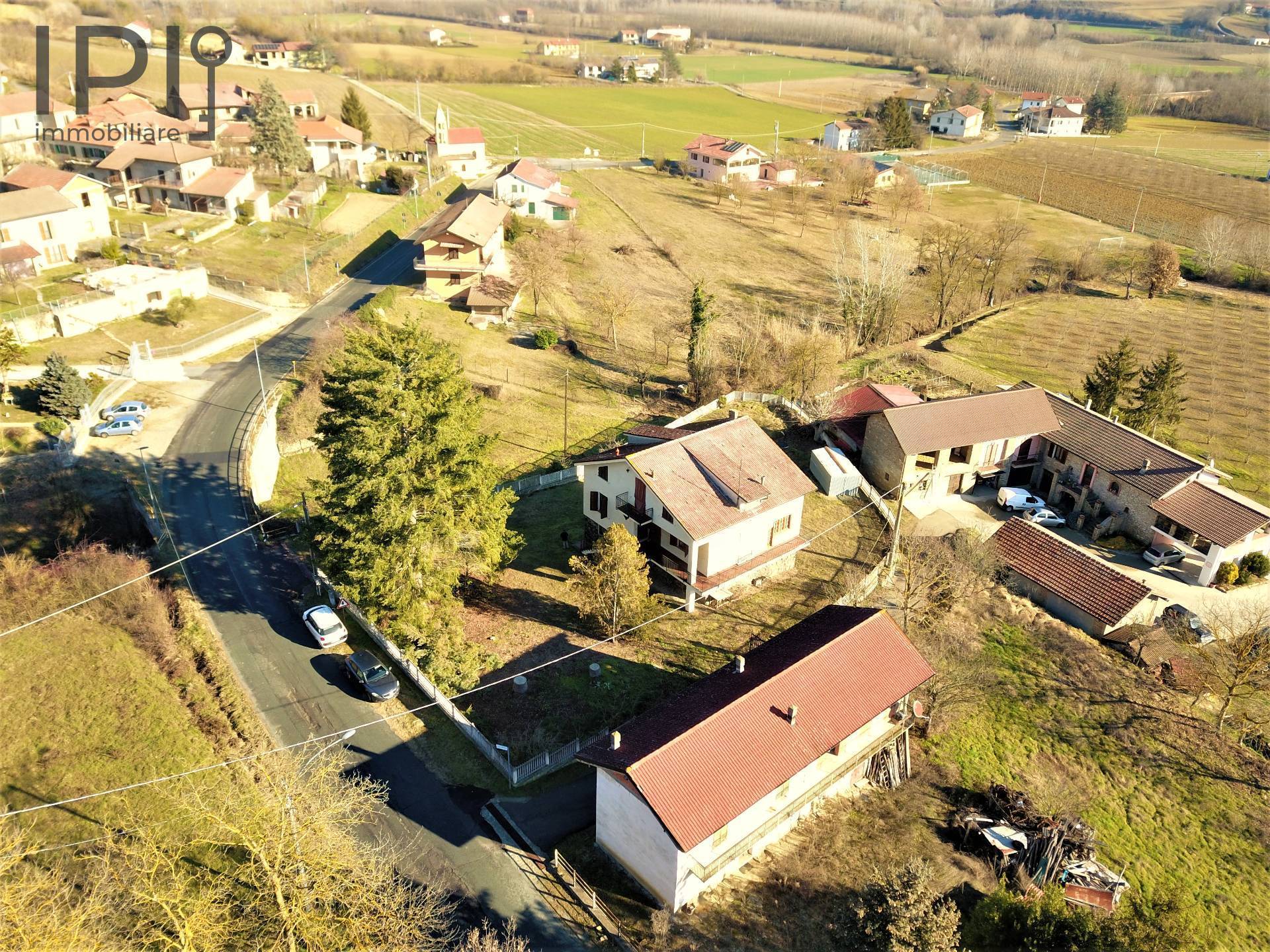 Villa / Villetta in vendita a Denice, Piani Superiori