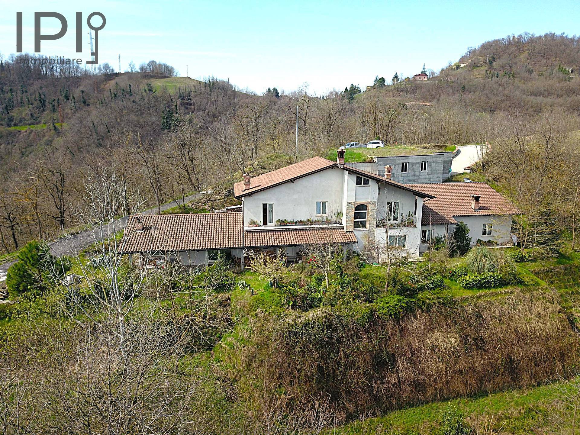 Cascinale / Podere in vendita a Ceva