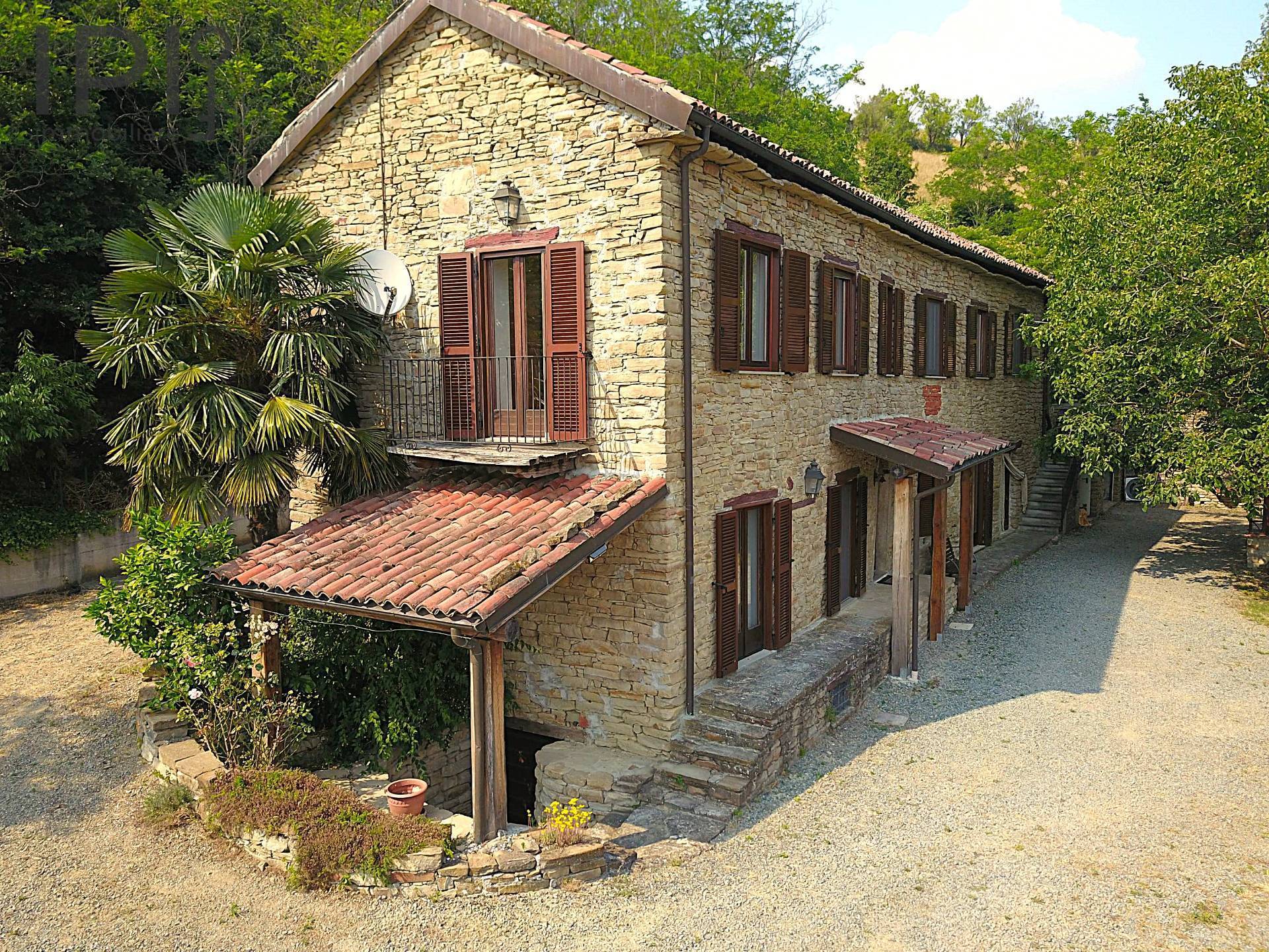 Cascinale / Podere in vendita a Acqui Terme, Moirano