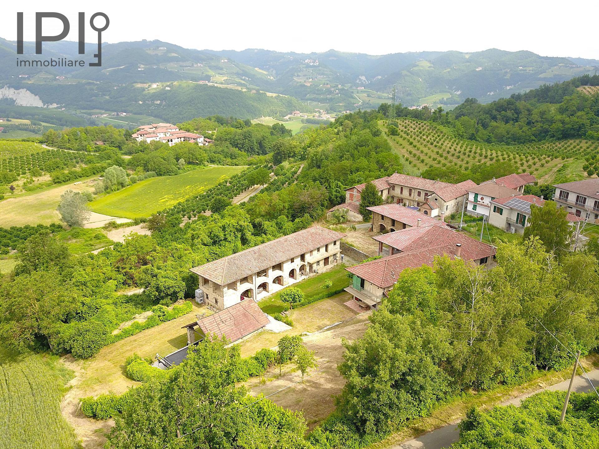 Cascinale / Podere in vendita a Cessole