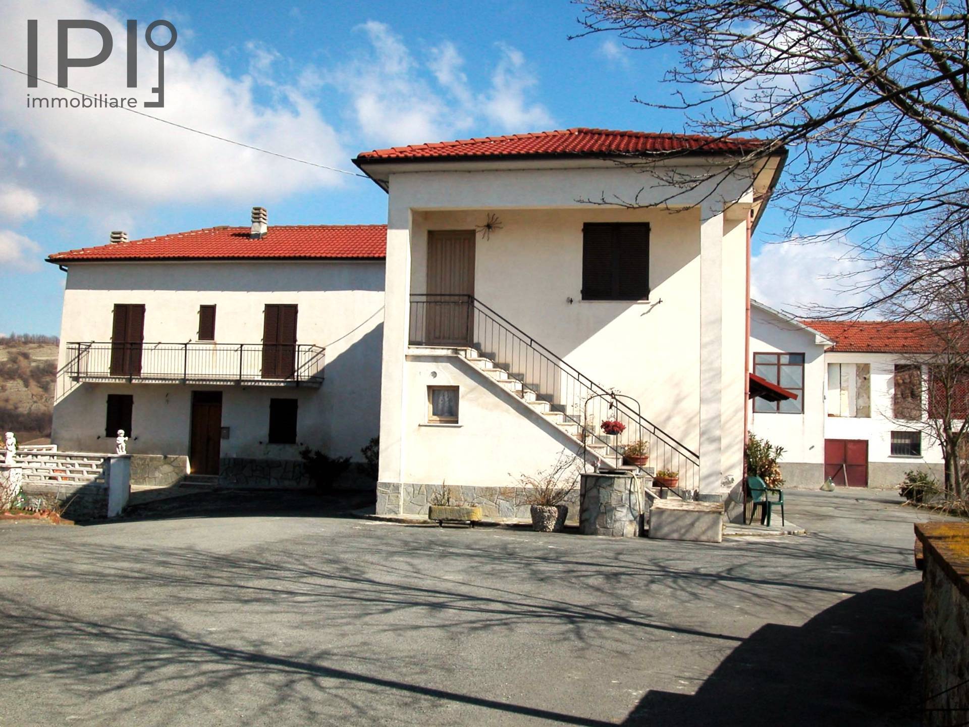 Cascinale / Podere in vendita a Pareto