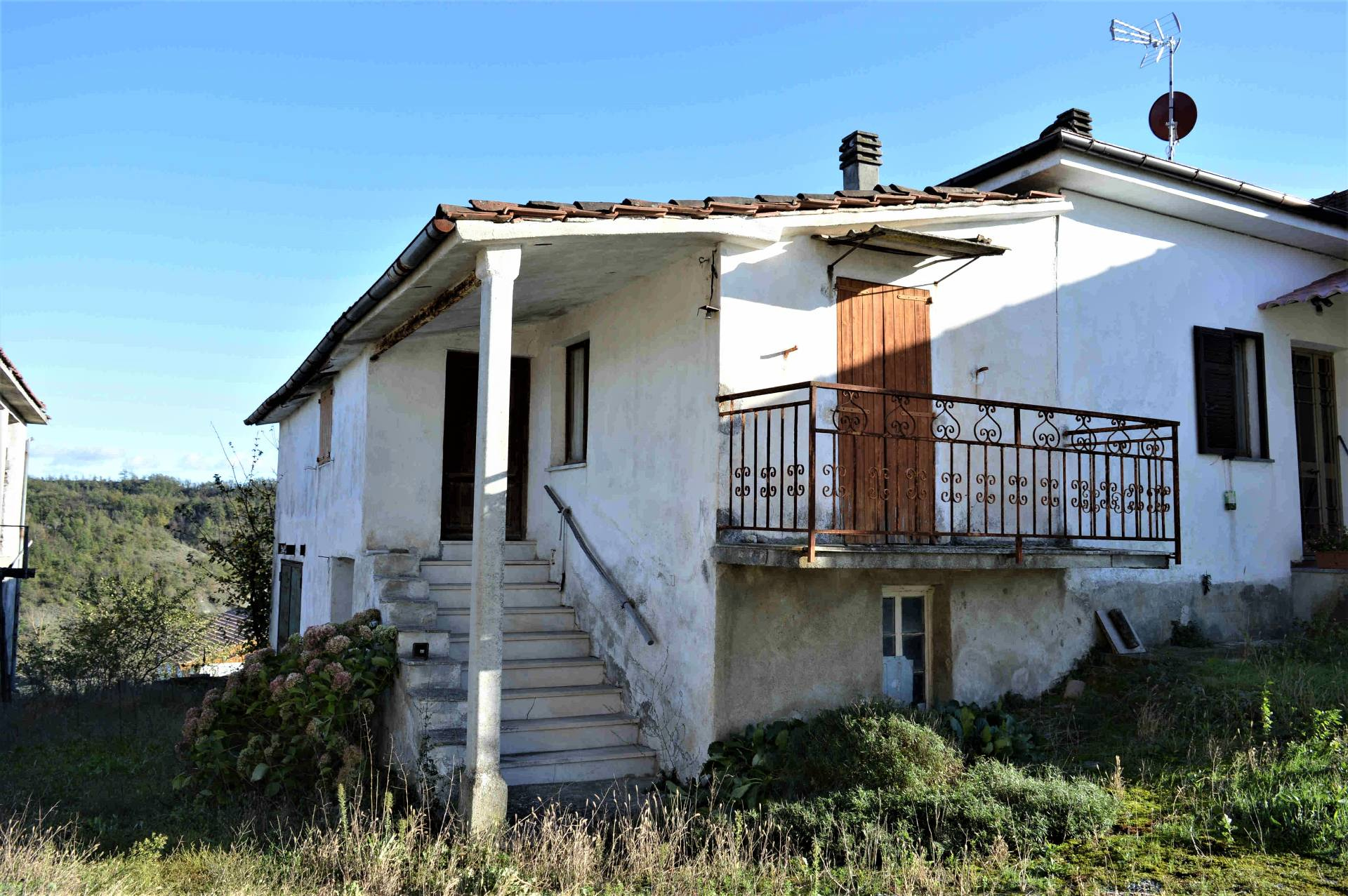 Cascinale / Podere in vendita a Pareto