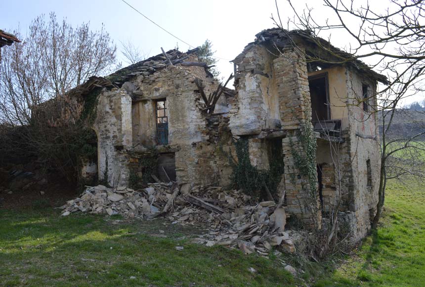 Casa Rustica in vendita a Mombarcaro