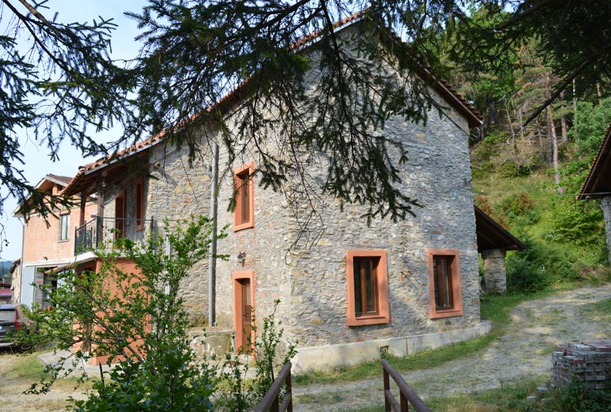 Villa / Villetta in vendita a Giusvalla