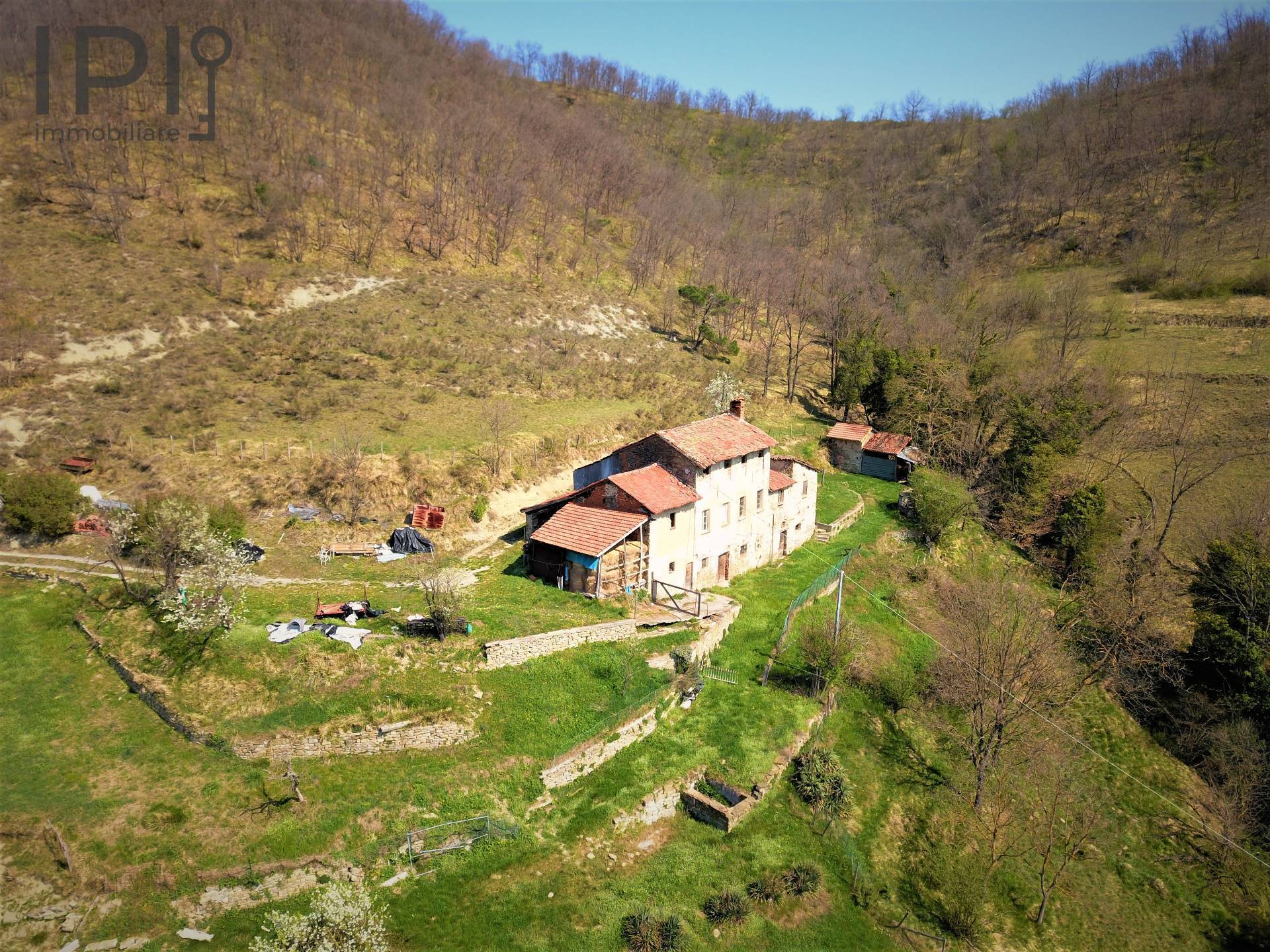 Cascinale / Podere in vendita a Cairo Montenotte
