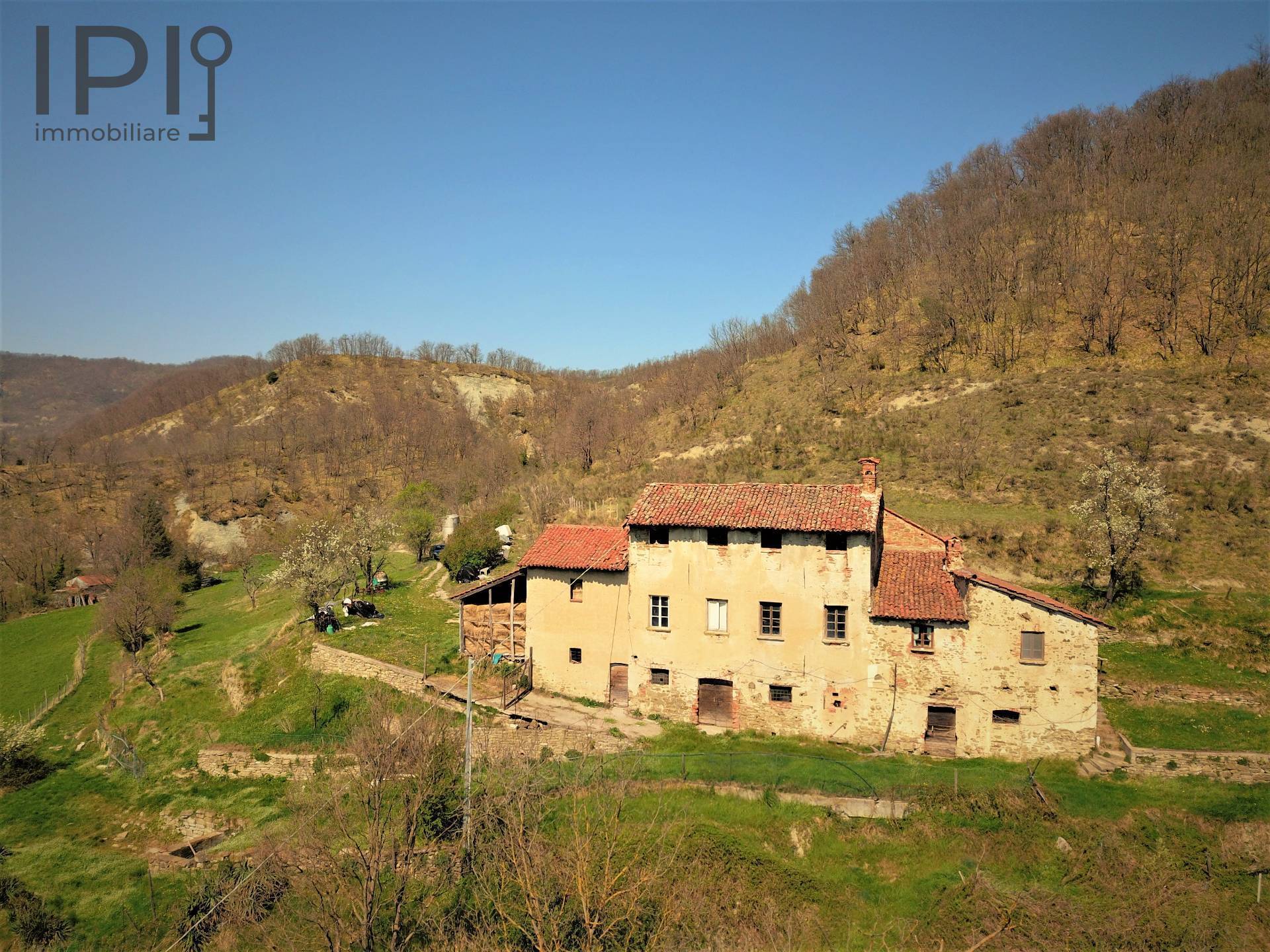 Cascinale / Podere in vendita a Cairo Montenotte