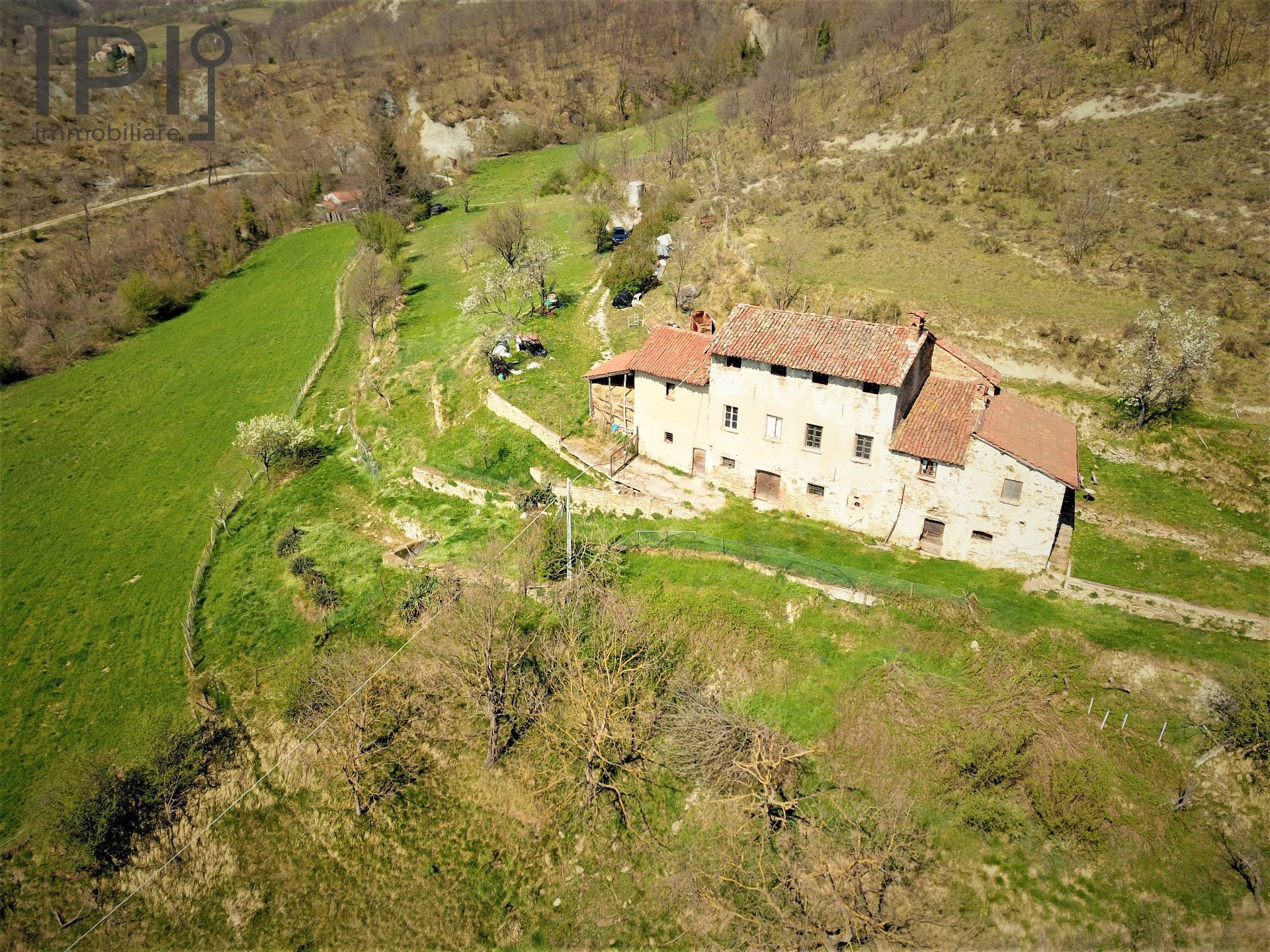 Cascinale / Podere in vendita a Cairo Montenotte