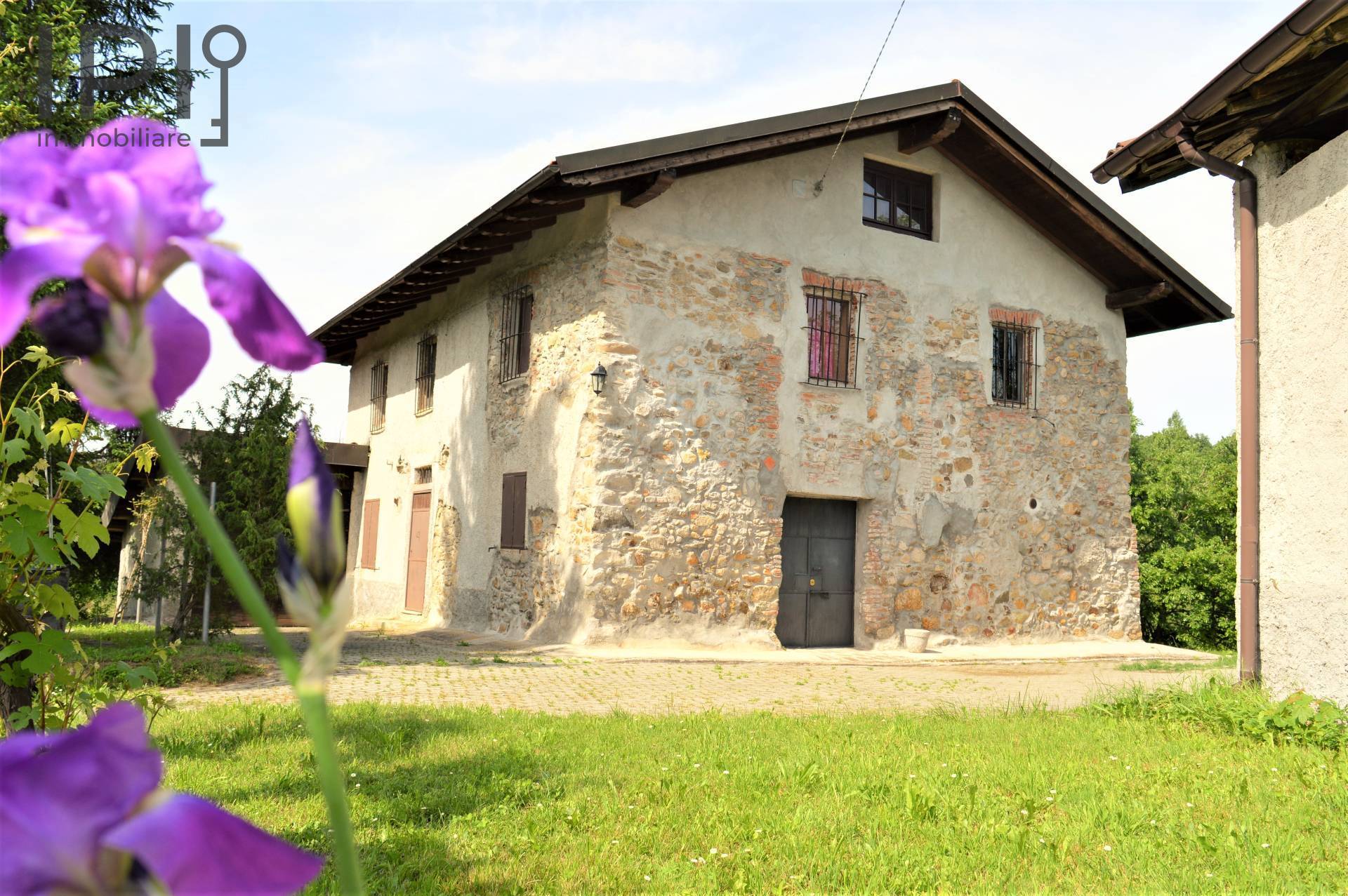 Cascinale / Podere in vendita a Dego, Porri di Dego