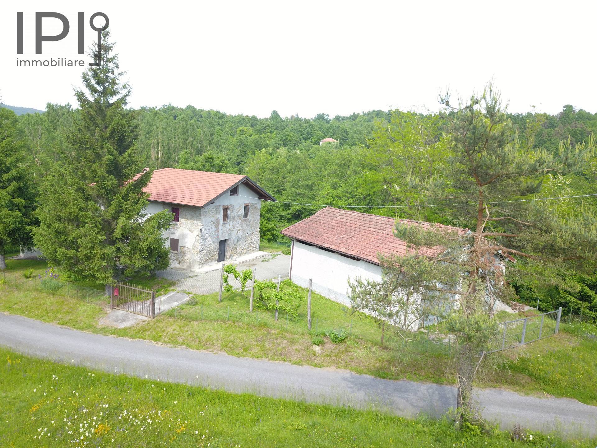 Cascinale / Podere in vendita a Dego, Porri di Dego