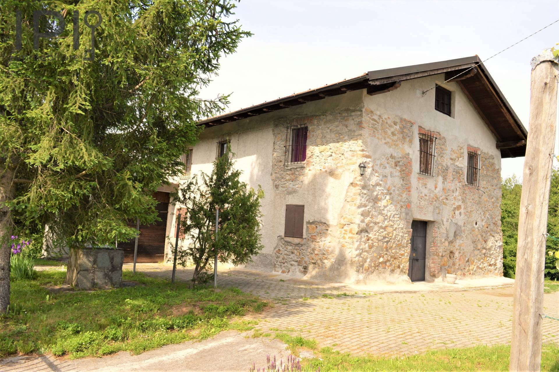 Cascinale / Podere in vendita a Dego, Porri di Dego