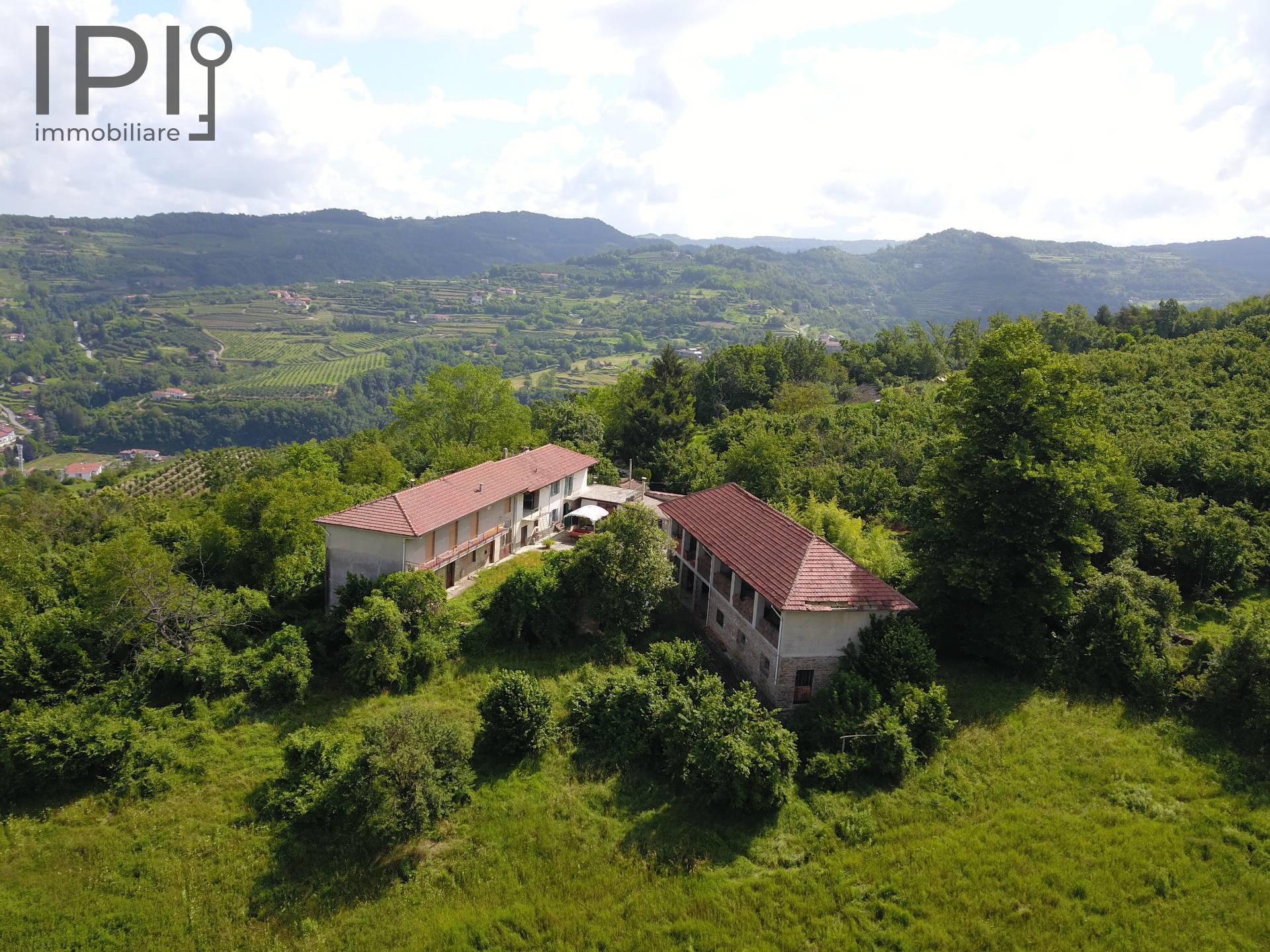 Cascinale / Podere - Semindipendente in vendita a Cortemilia