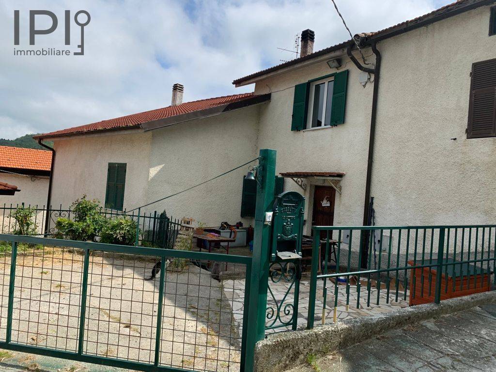 Casa - Semindipendente in vendita a Pallare, Biestro