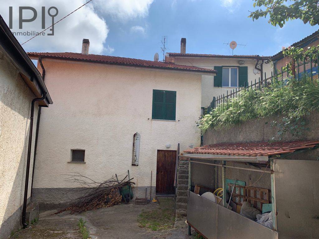 Casa - Semindipendente in vendita a Pallare, Biestro