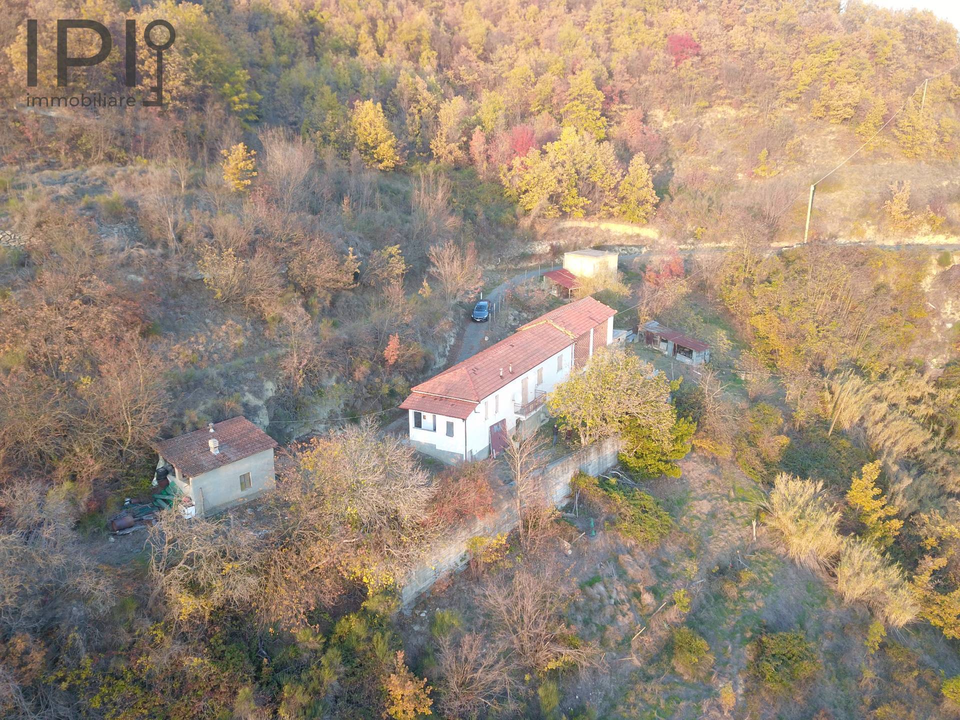 Cascinale / Podere in vendita a Mombaldone