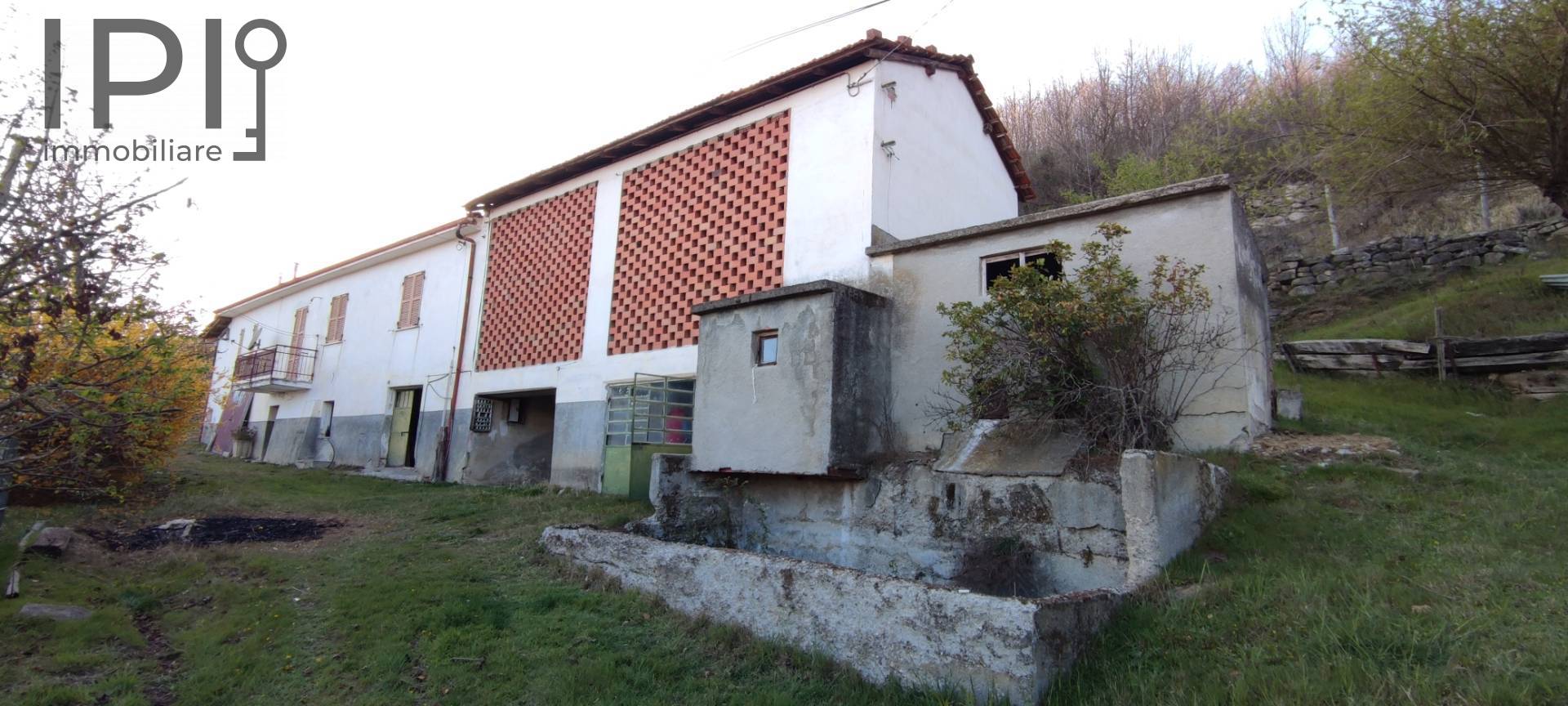 Cascinale / Podere in vendita a Mombaldone