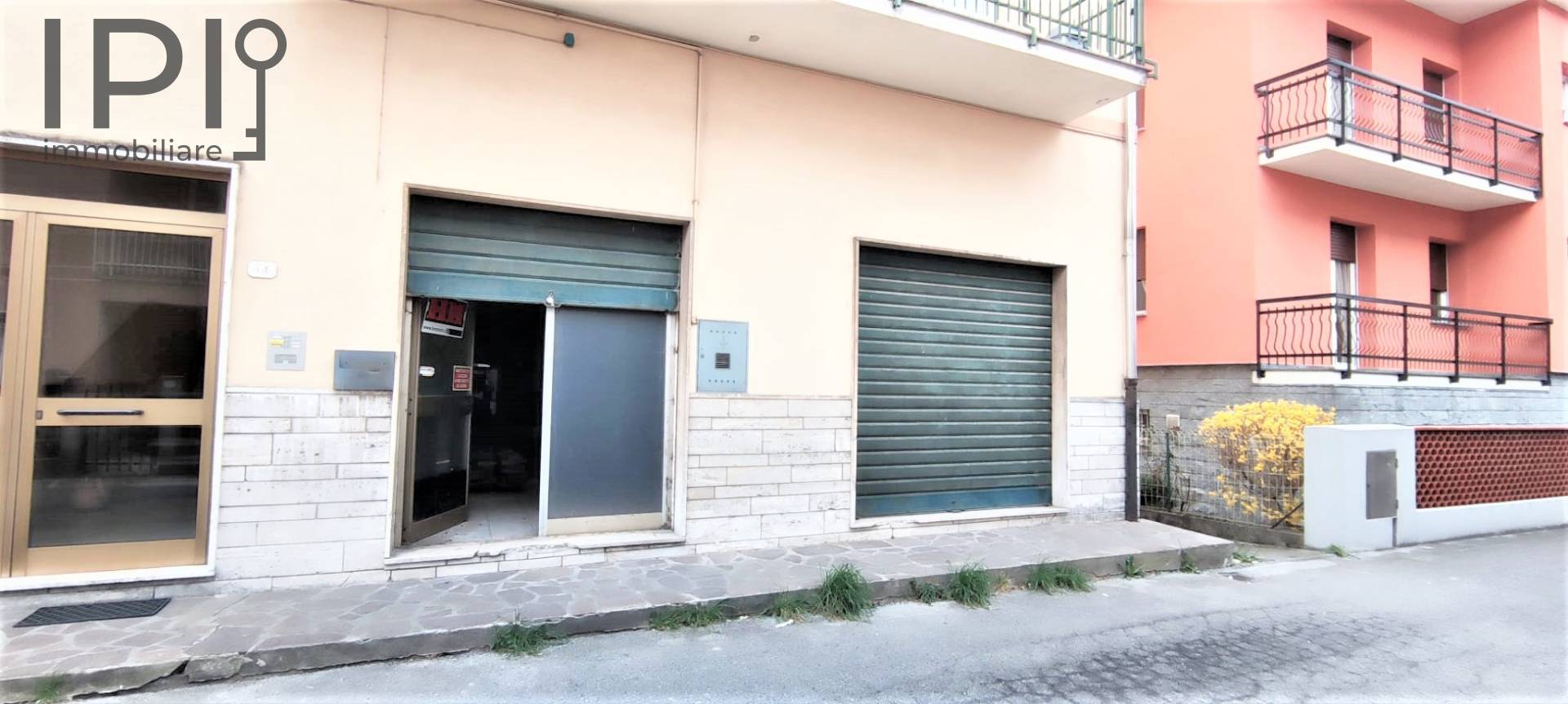 Locale Commerciale / Negozio in vendita a Cairo Montenotte