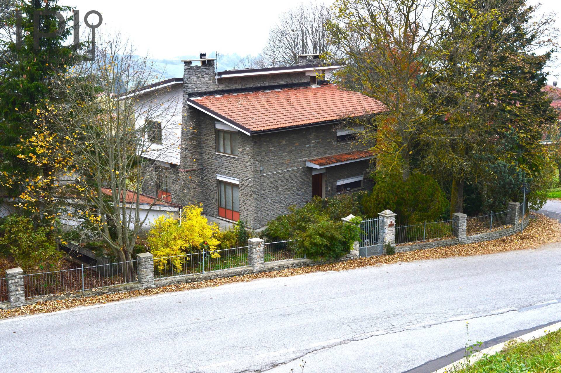 Villa / Villetta in vendita a Mombarcaro