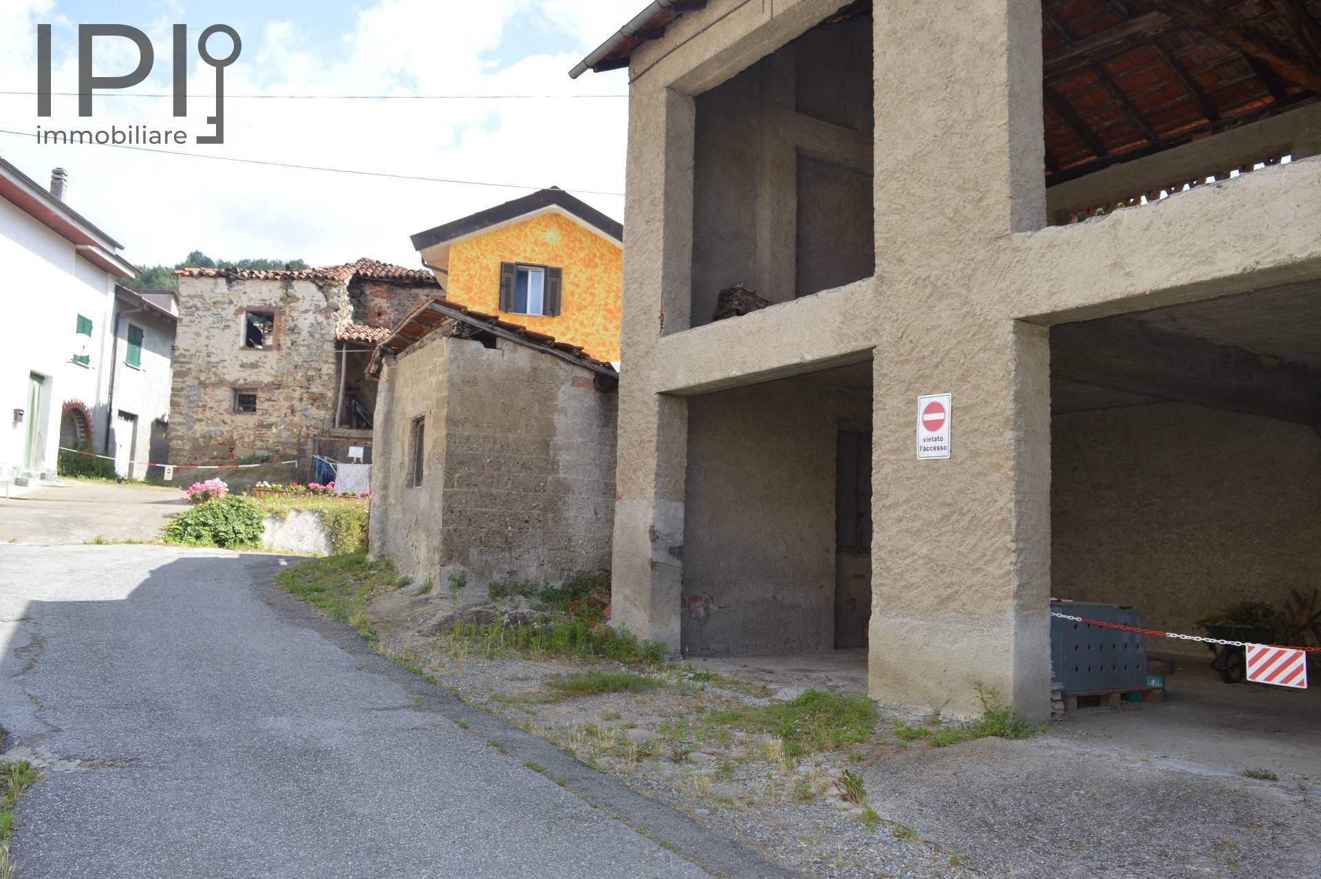 Casa - Semindipendente in vendita a Dego, Piano