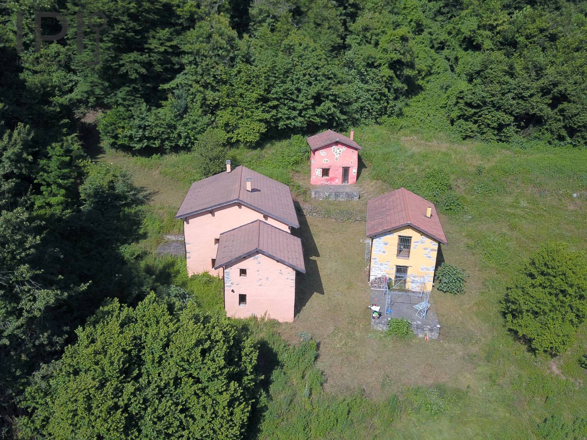 Cascinale / Podere in vendita a Cairo Montenotte, Bragno