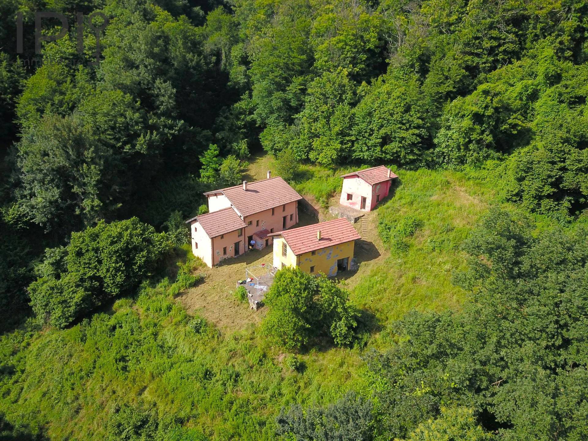 Cascinale / Podere in vendita a Cairo Montenotte, Bragno