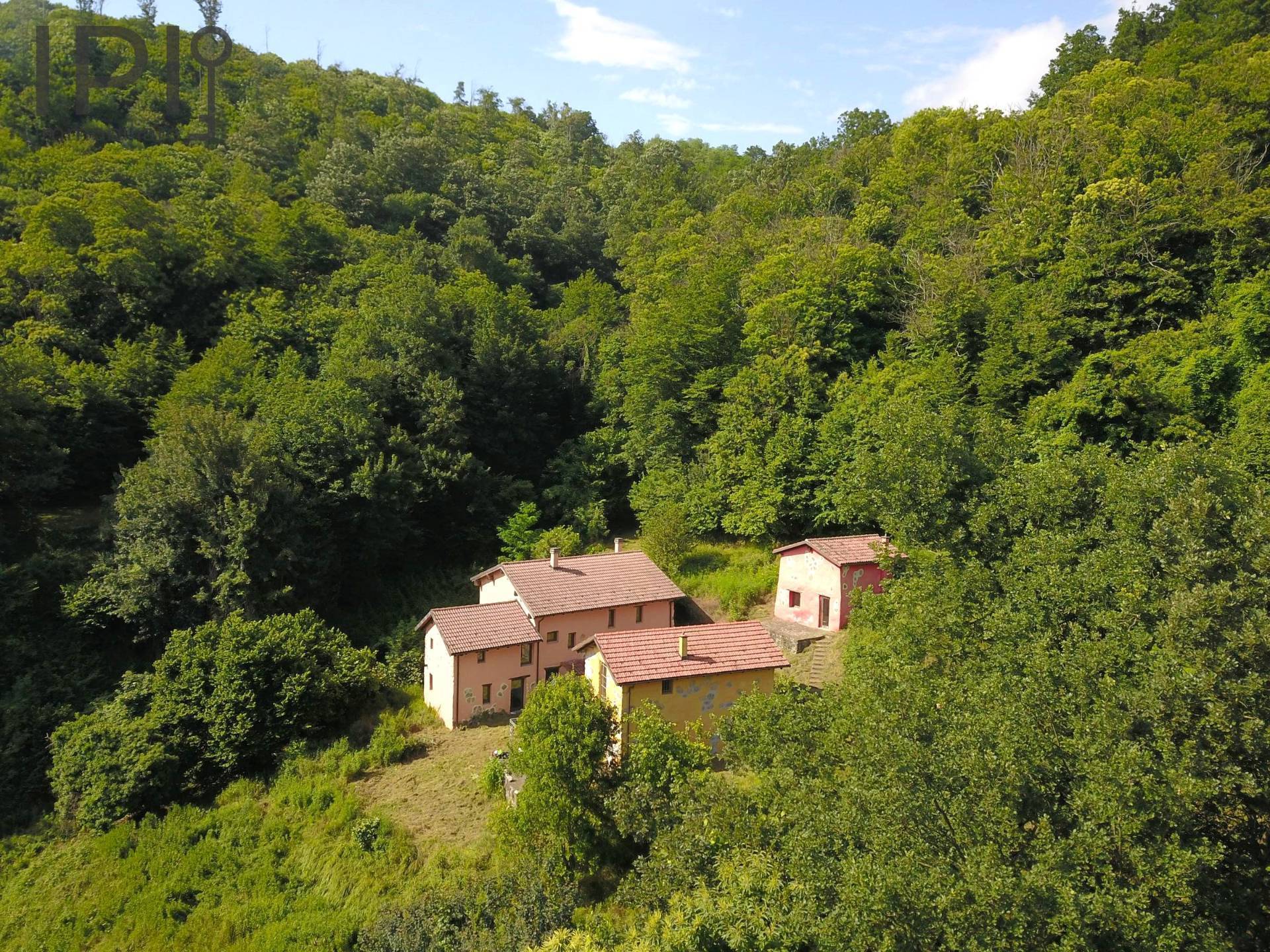 Cascinale / Podere in vendita a Cairo Montenotte, Bragno