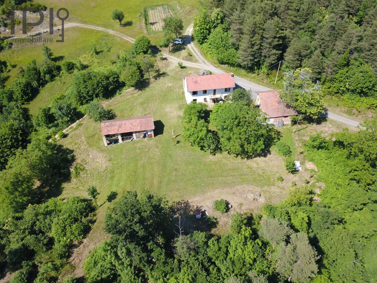 Cascinale / Podere in vendita a Dego