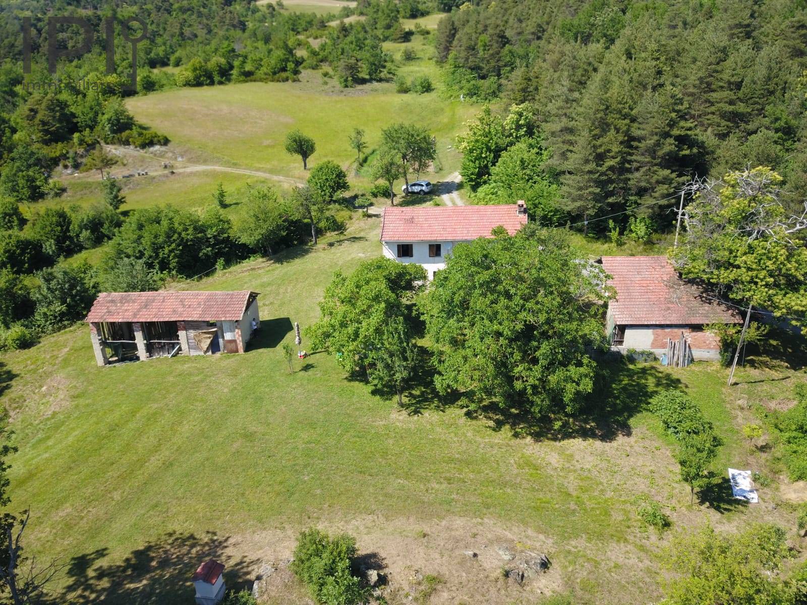 Cascinale / Podere in vendita a Dego