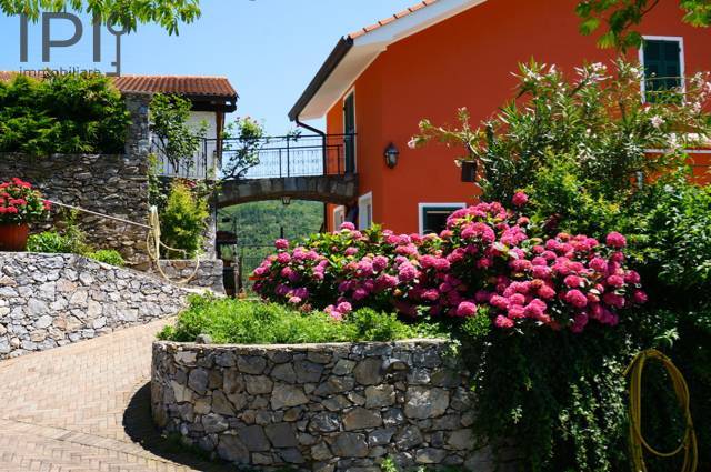 Villa / Villetta in vendita a Orco Feglino