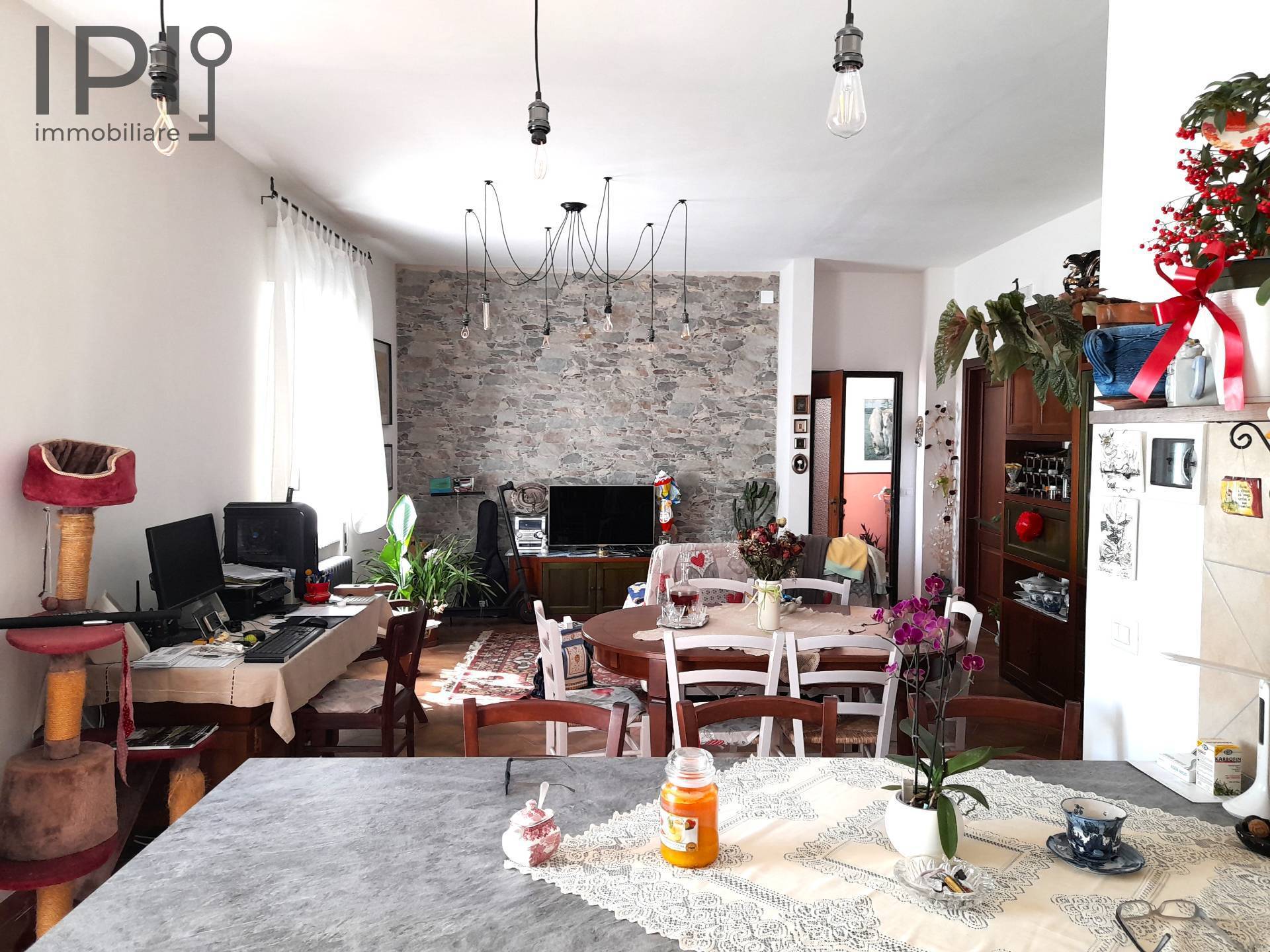 Cascinale / Podere in vendita a Pareto