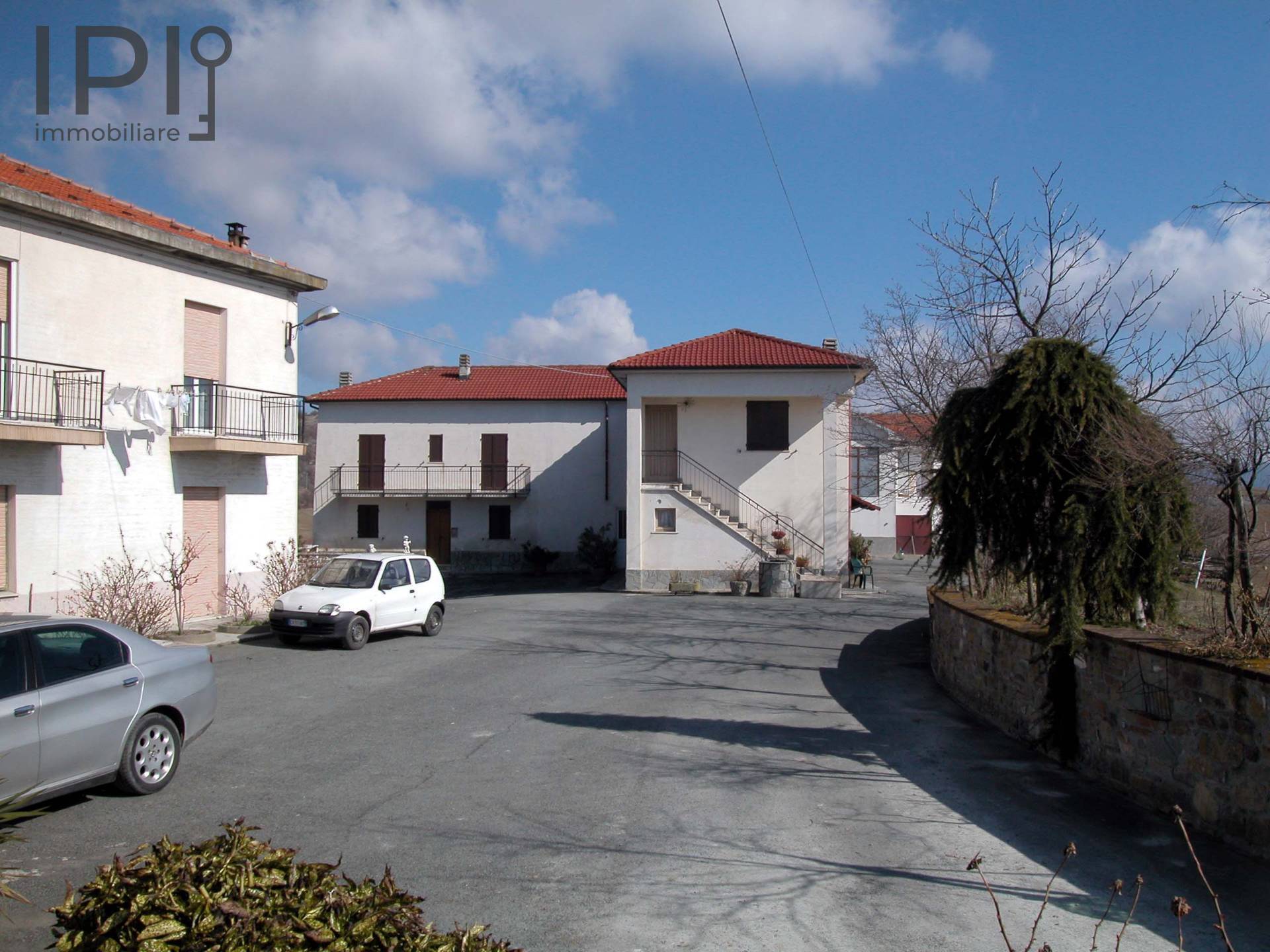 Cascinale / Podere in vendita a Pareto