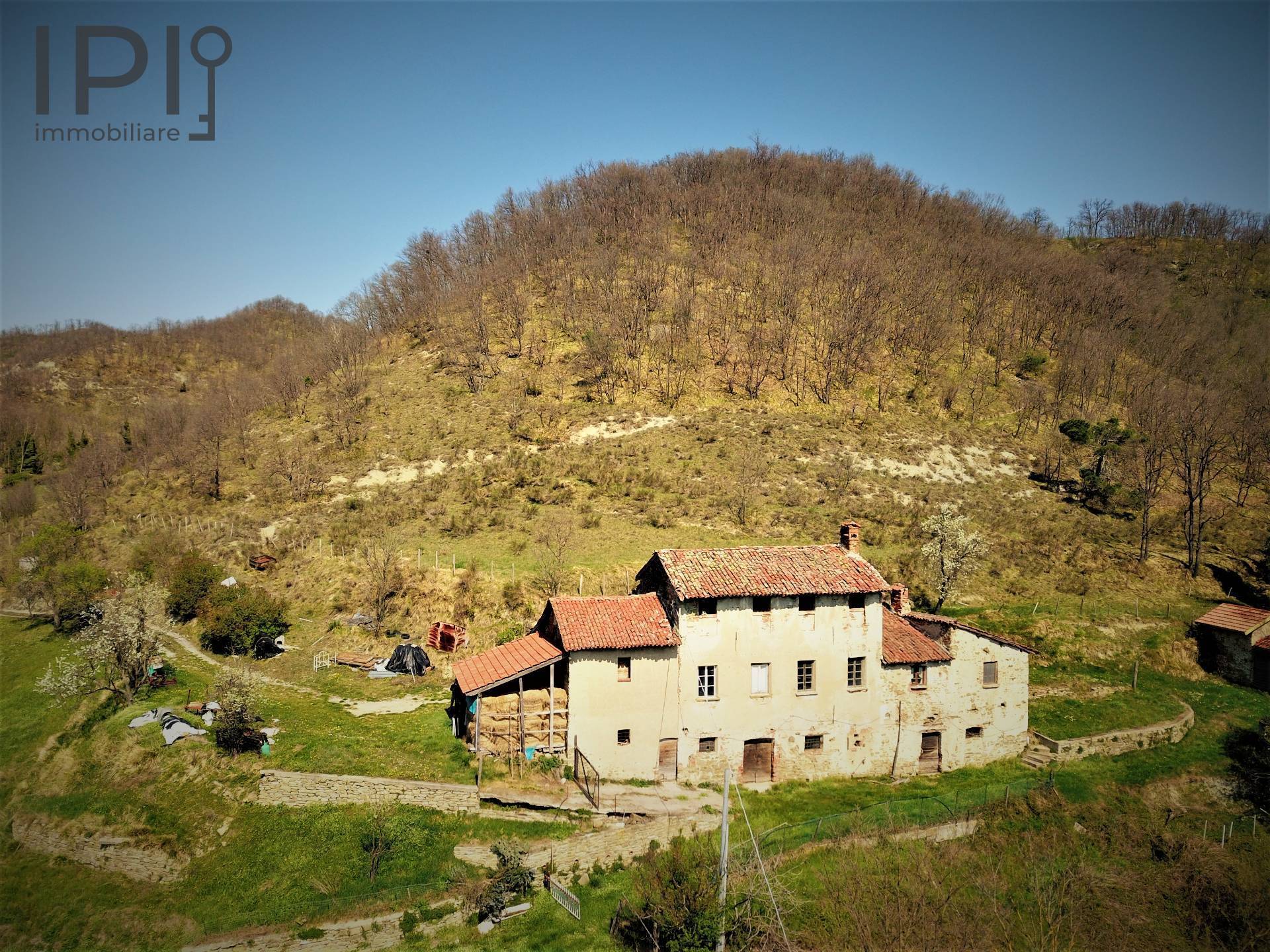 Cascinale / Podere in vendita a Cairo Montenotte