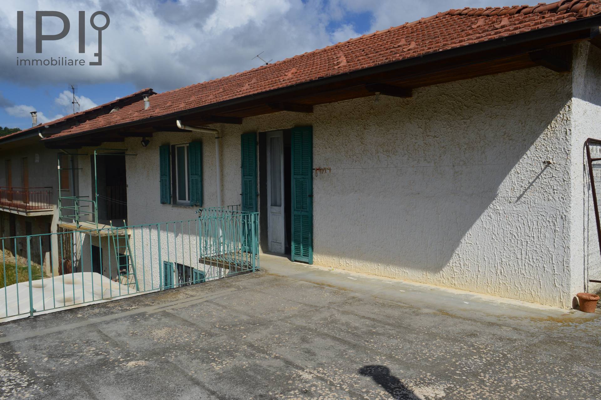 Cascinale / Podere - Semindipendente in vendita a Cortemilia