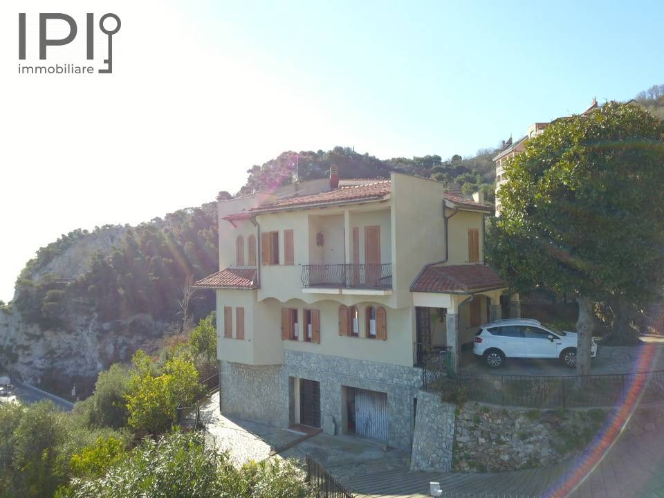 Villa / Villetta in vendita a Bergeggi