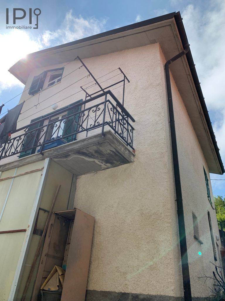 Casa - Semindipendente in vendita a Pallare, Biestro