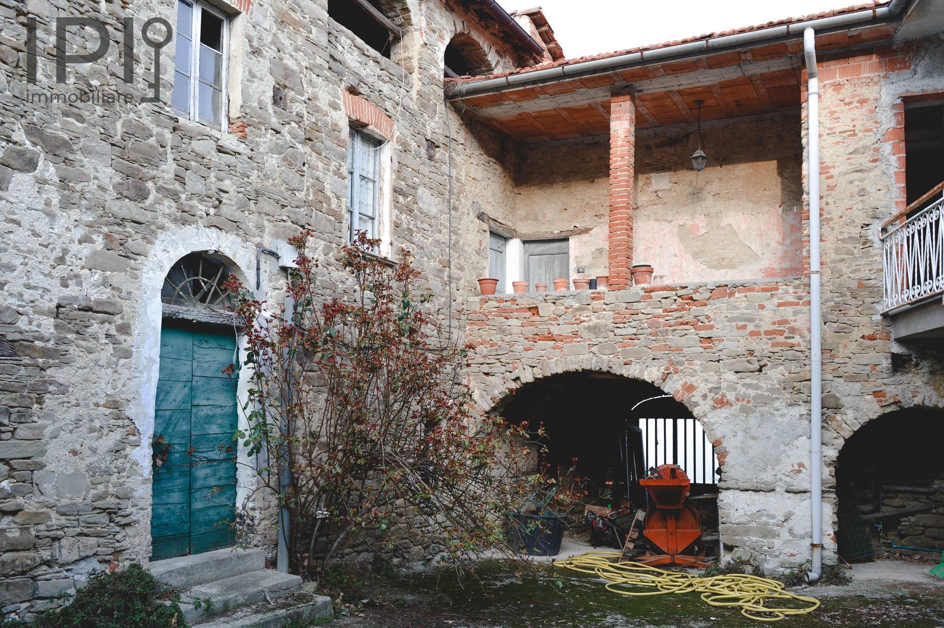 Cascinale / Podere in vendita a Dego, Noceto
