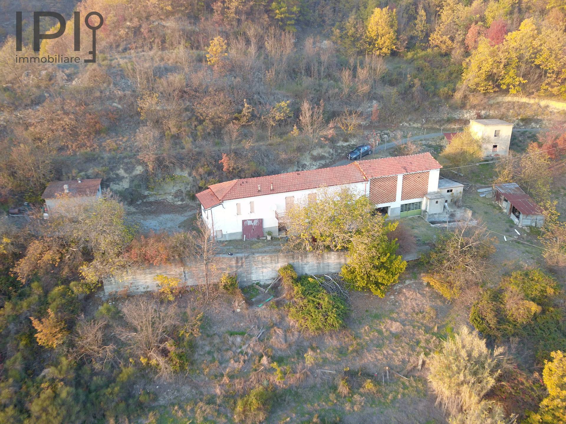 Cascinale / Podere in vendita a Mombaldone