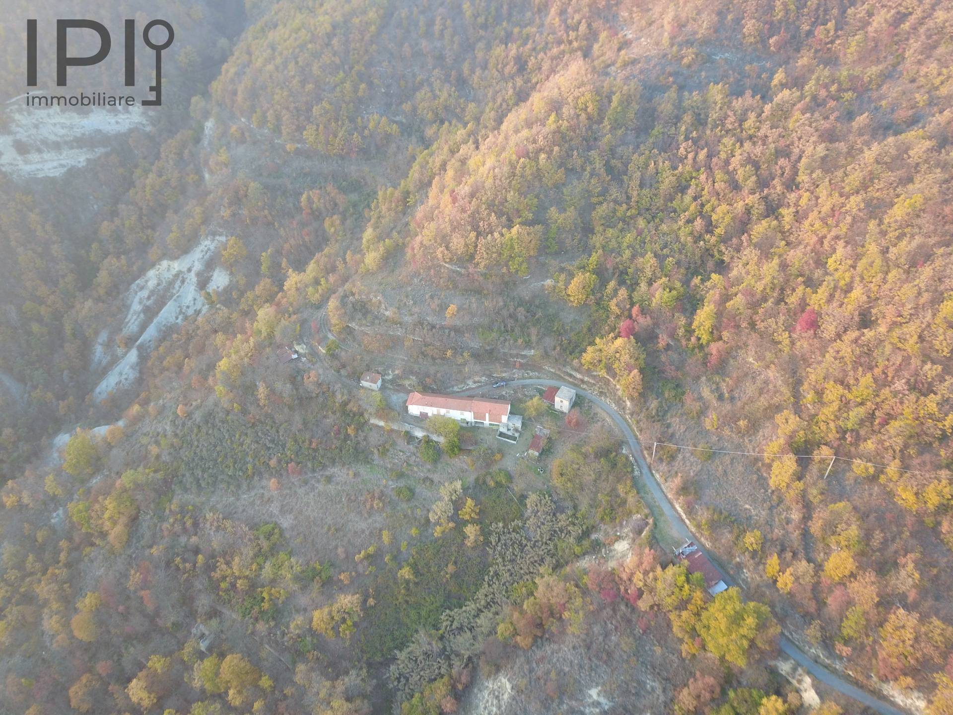 Cascinale / Podere in vendita a Mombaldone